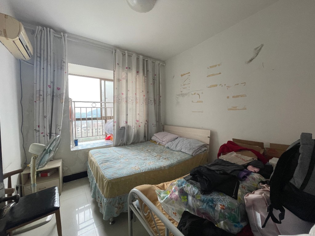 景秀名园 2室2厅2卫 29.8万 景秀名园 2室2厅2卫 29.8万客厅