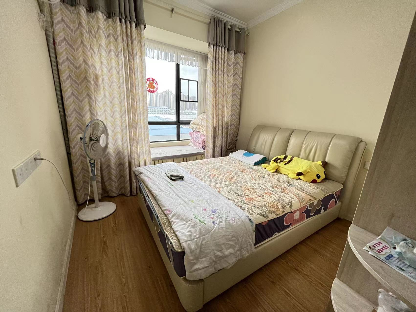 经世龙城 3室2厅2卫 73.0万 经世龙城 3室2厅2卫 73.0万客厅