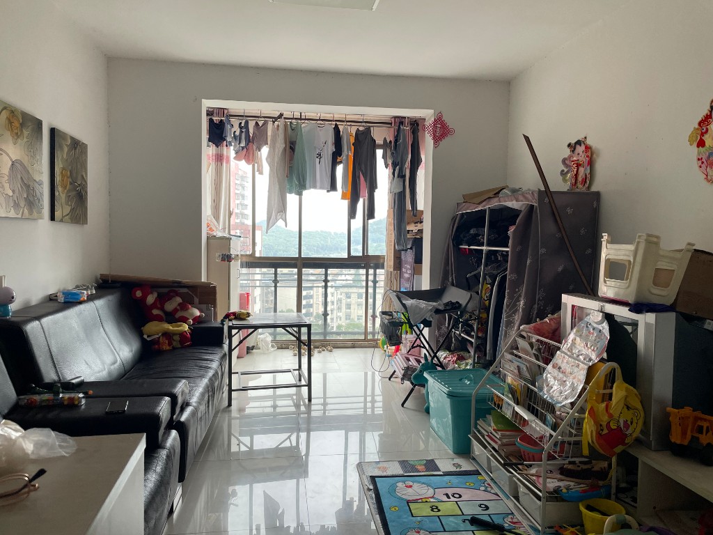 景秀名园 2室2厅2卫 29.8万 景秀名园 2室2厅2卫 29.8万客厅