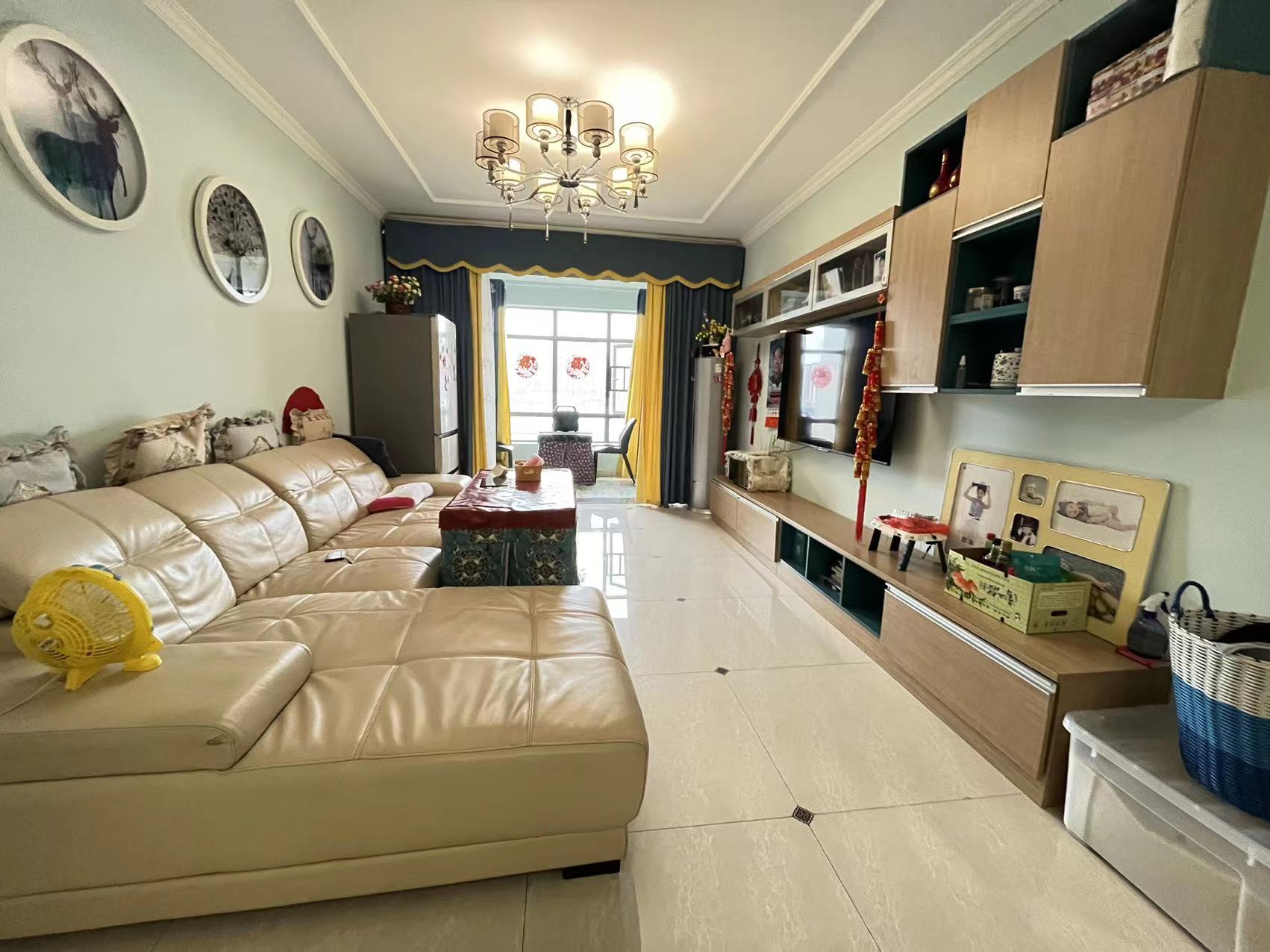 经世龙城 3室2厅2卫 73.0万 经世龙城 3室2厅2卫 73.0万客厅