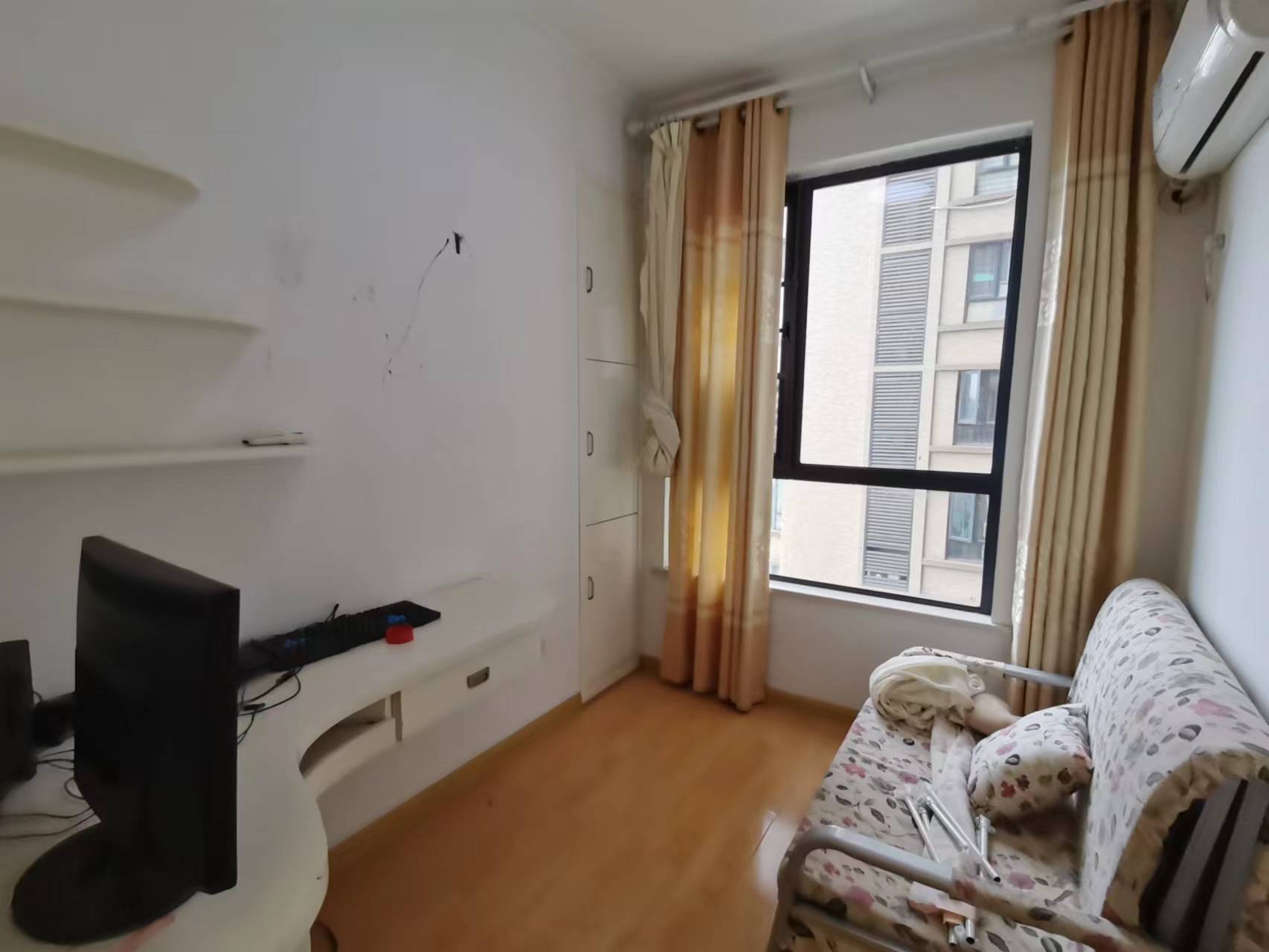 中建御山和苑 3室2厅1卫 55.0万 中建御山和苑 3室2厅1卫 55.0万客厅