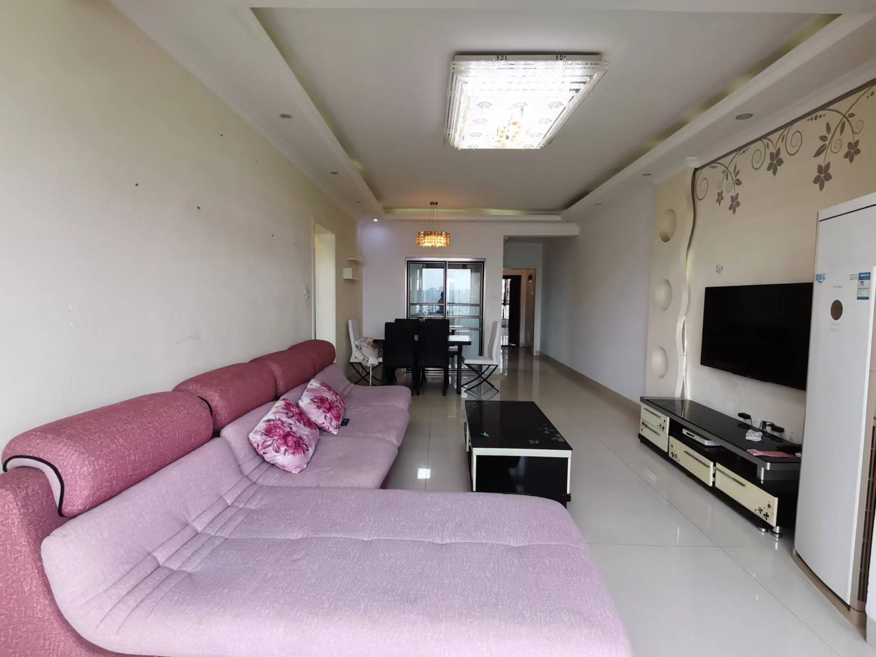 中建御山和苑 3室2厅1卫 55.0万 中建御山和苑 3室2厅1卫 55.0万客厅