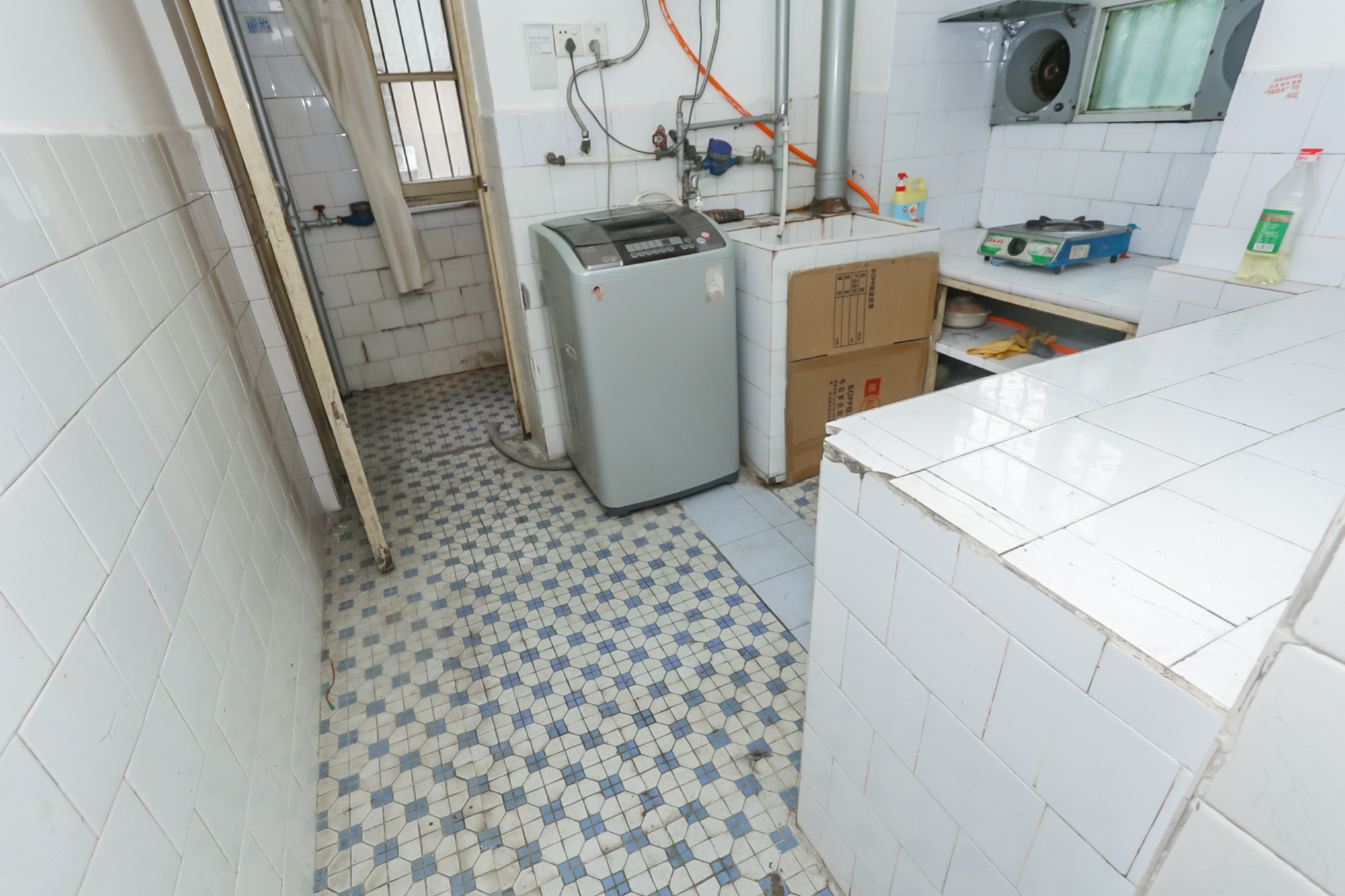 石佳冲小区  3室1厅1卫   65.00万厨房