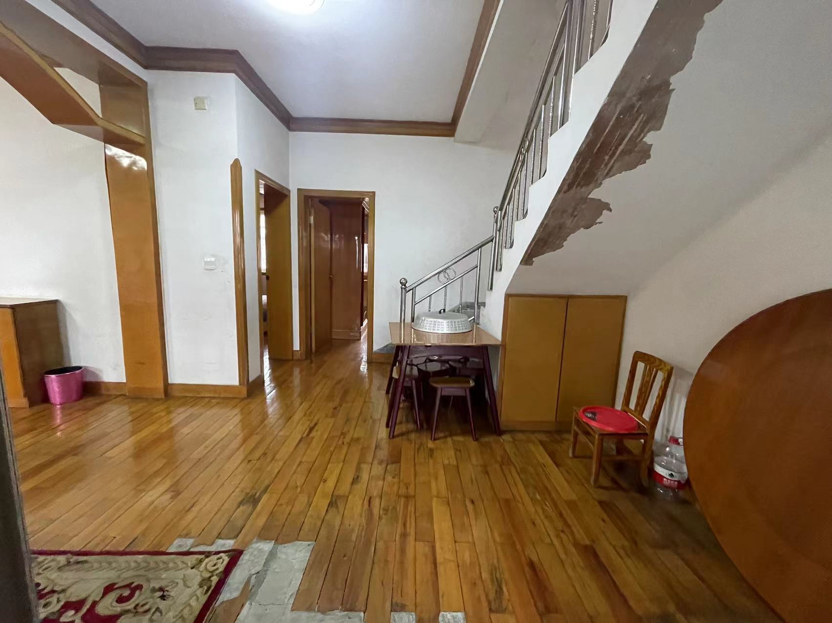 桥梁厂二区 3室2厅2卫 46.8万 桥梁厂二区 3室2厅2卫 46.8万客厅