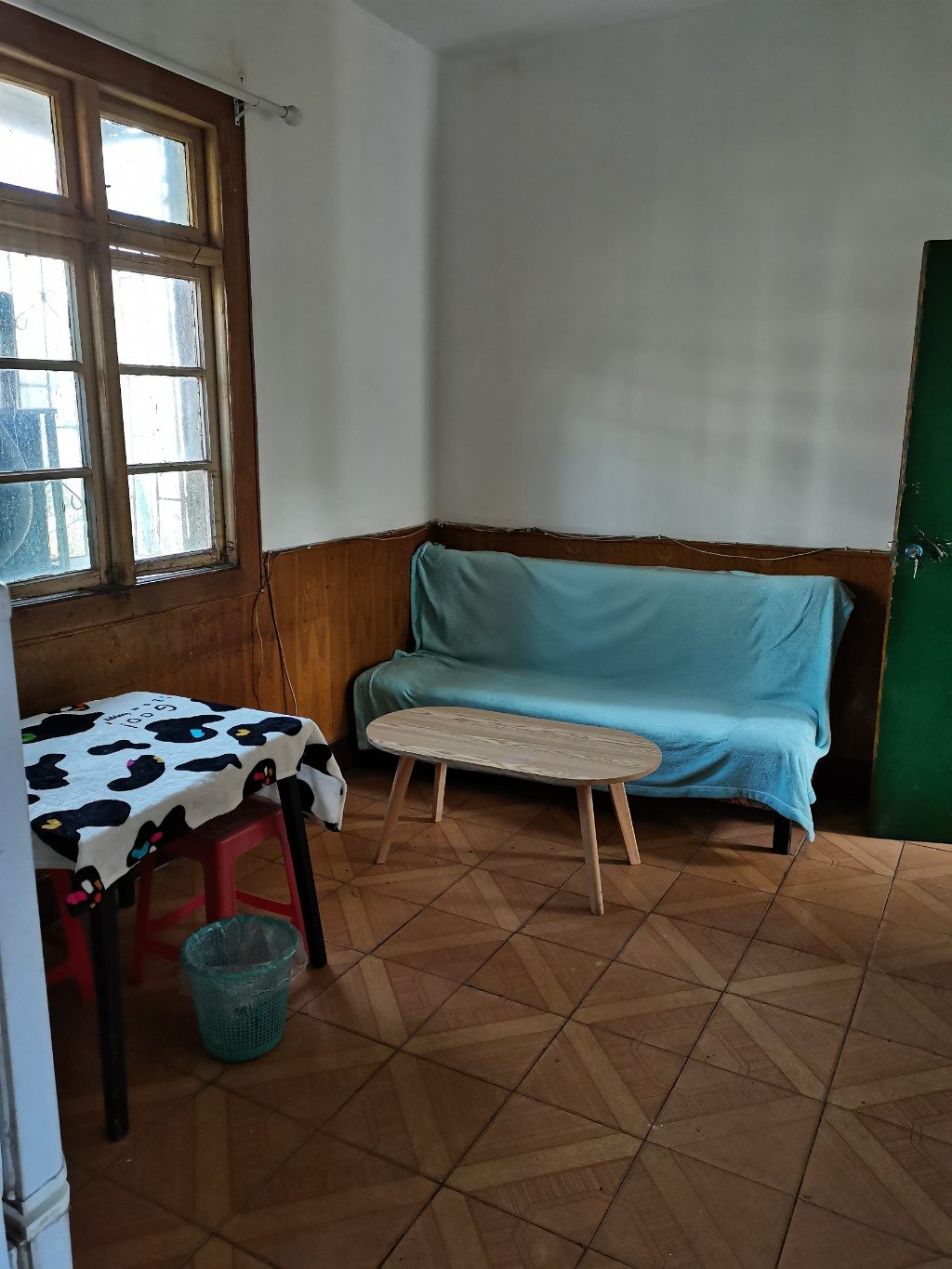 铁路小区  2室1厅1卫    27.8万 铁路小区  2室1厅1卫    27.8万客厅