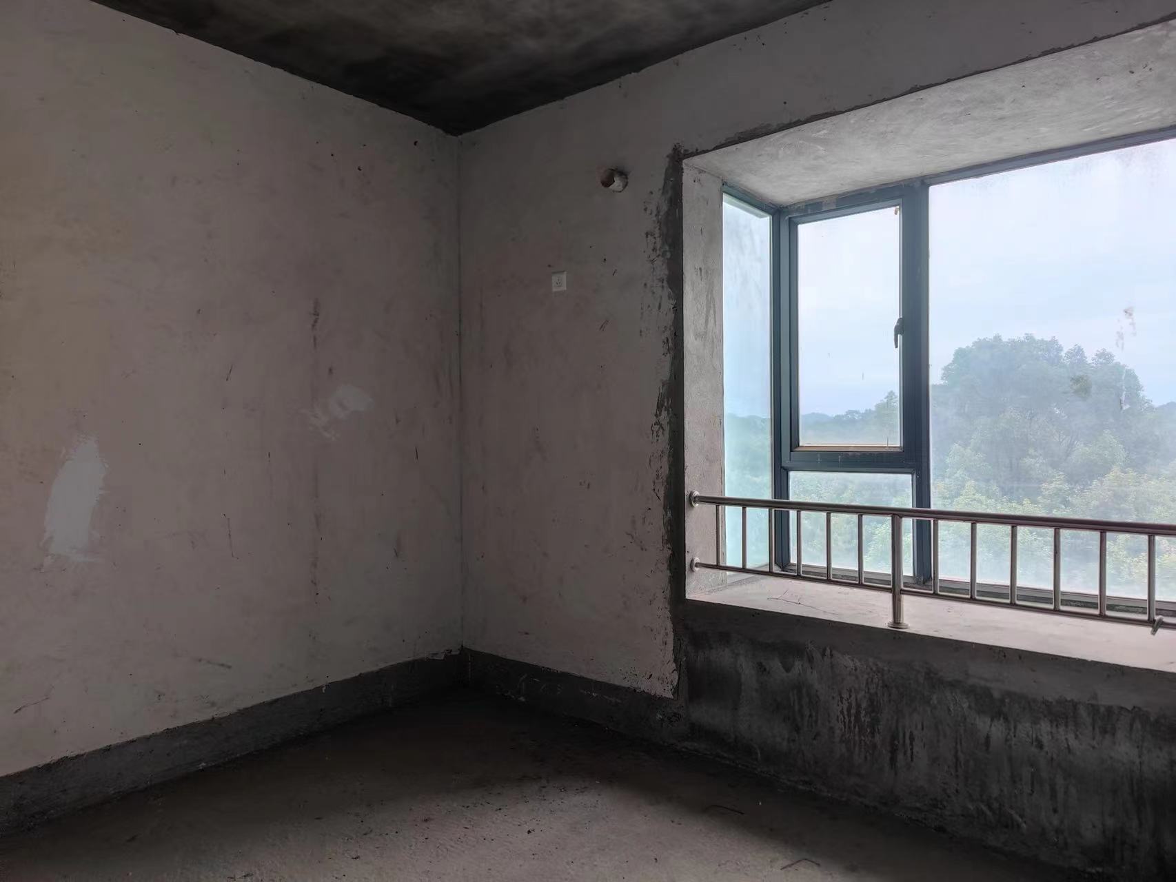 山水国际  4室2厅1卫    125.0万 山水国际  4室2厅1卫    125.0万客厅