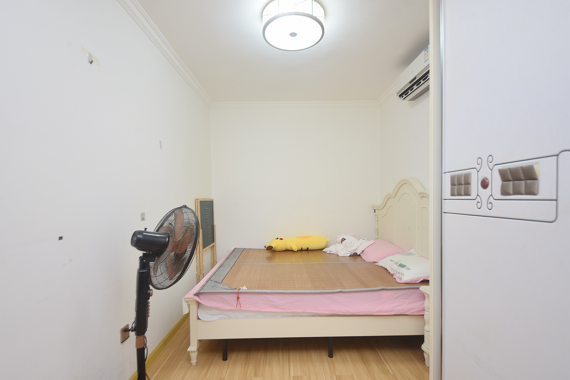 砂子塘社区  3室2厅1卫   142.00万卧室