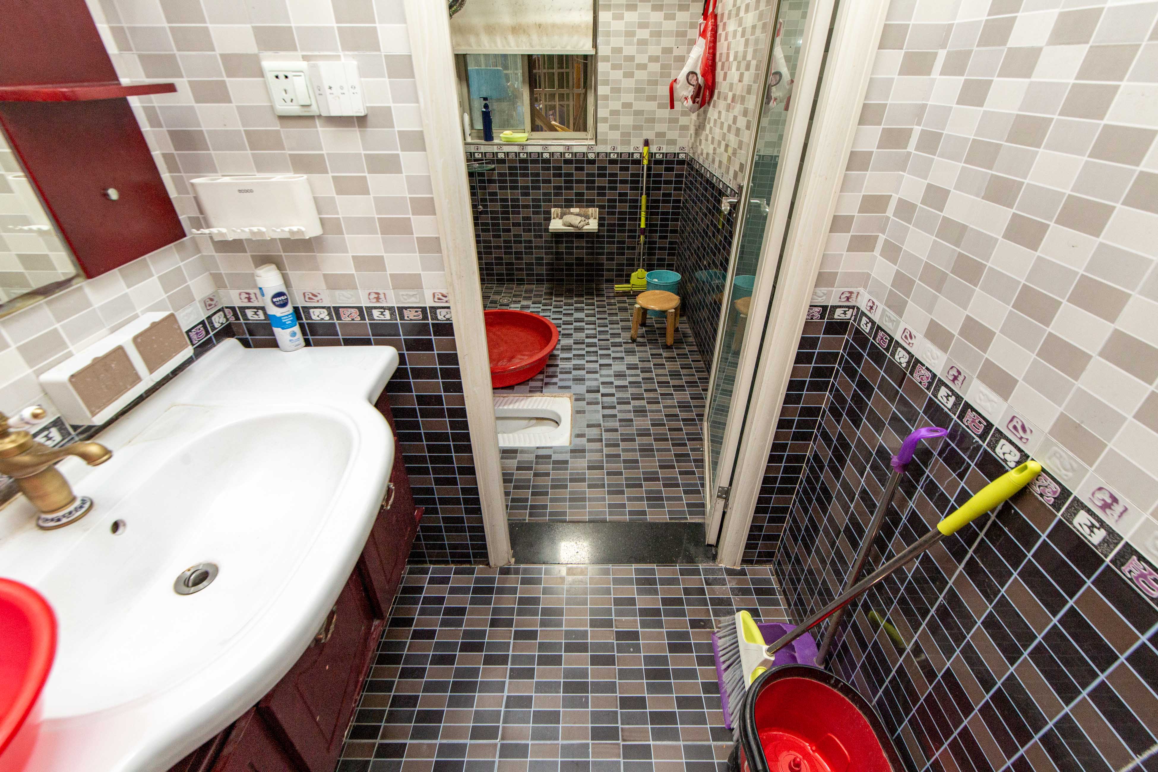 白沙湾嘉园  4室2厅2卫    130.0万 白沙湾嘉园  4室2厅2卫    130.0万卫生间