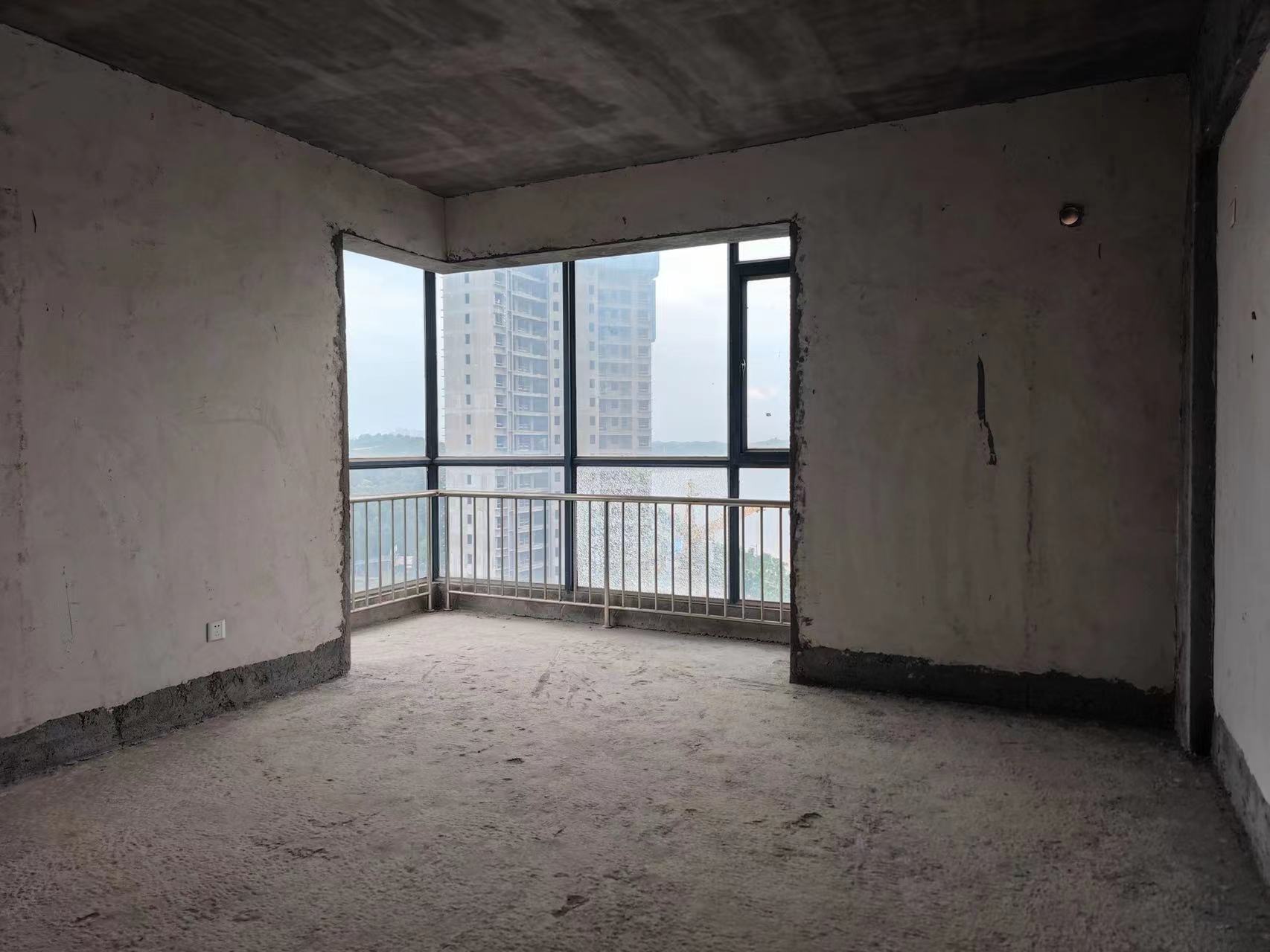 山水国际  4室2厅1卫    125.0万 山水国际  4室2厅1卫    125.0万客厅