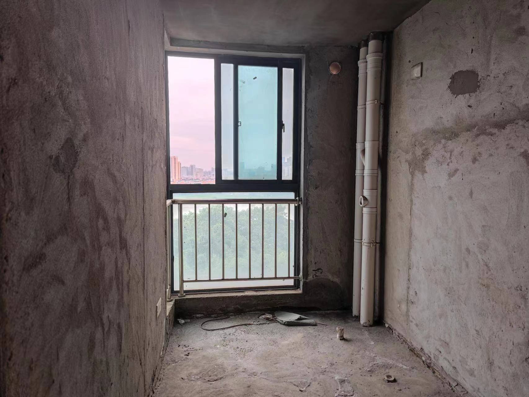 山水国际  4室2厅1卫    125.0万 山水国际  4室2厅1卫    125.0万客厅