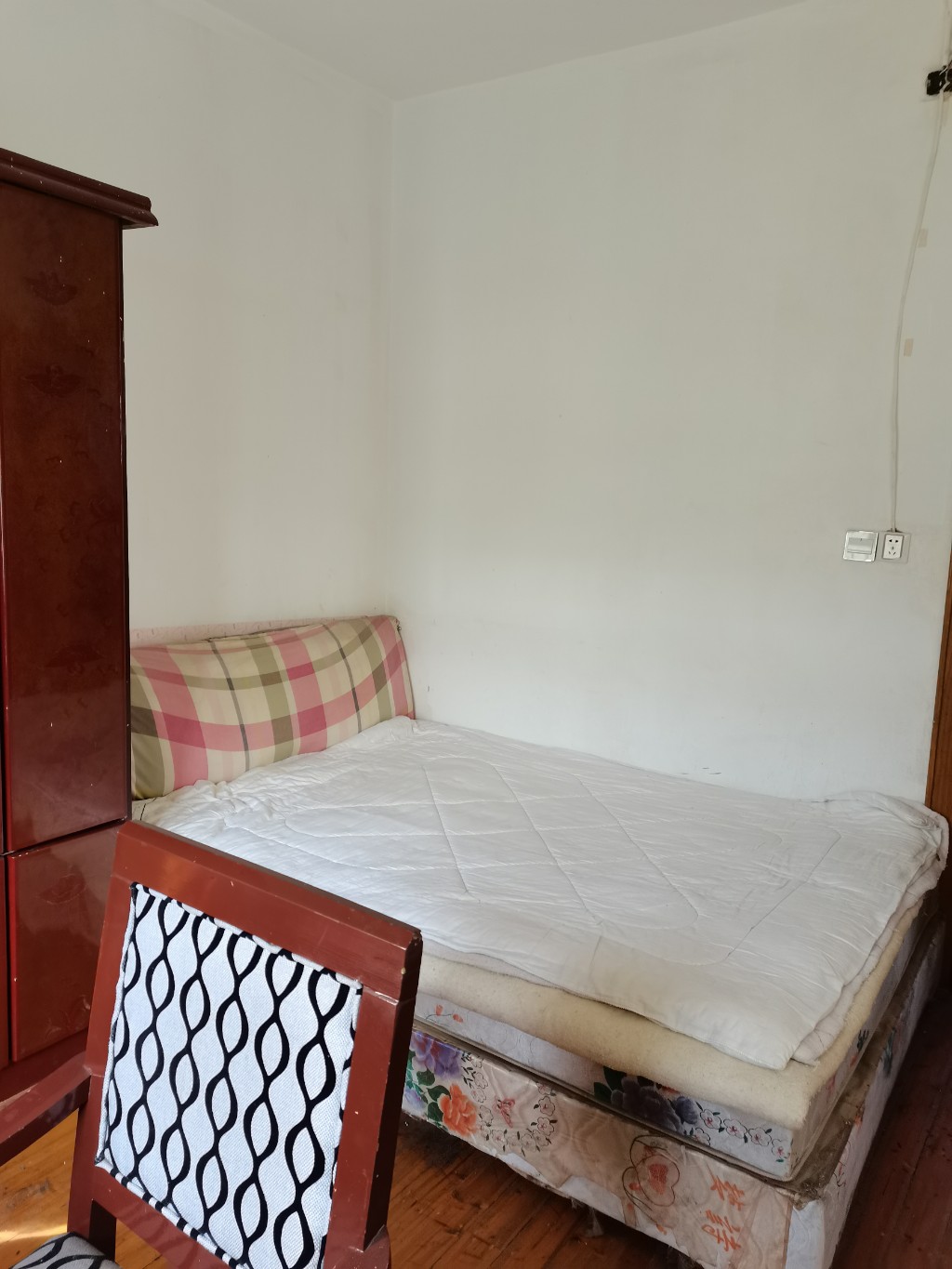 铁路小区  2室1厅1卫    27.8万 铁路小区  2室1厅1卫    27.8万客厅