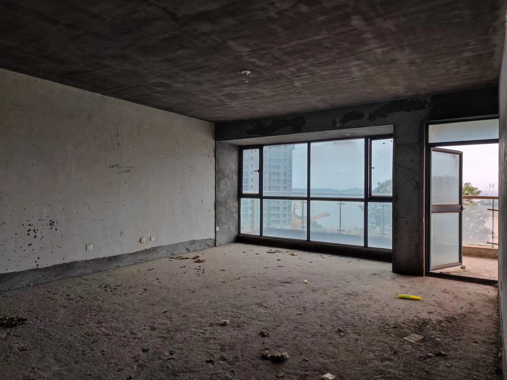 山水国际  4室2厅1卫    125.0万 山水国际  4室2厅1卫    125.0万客厅