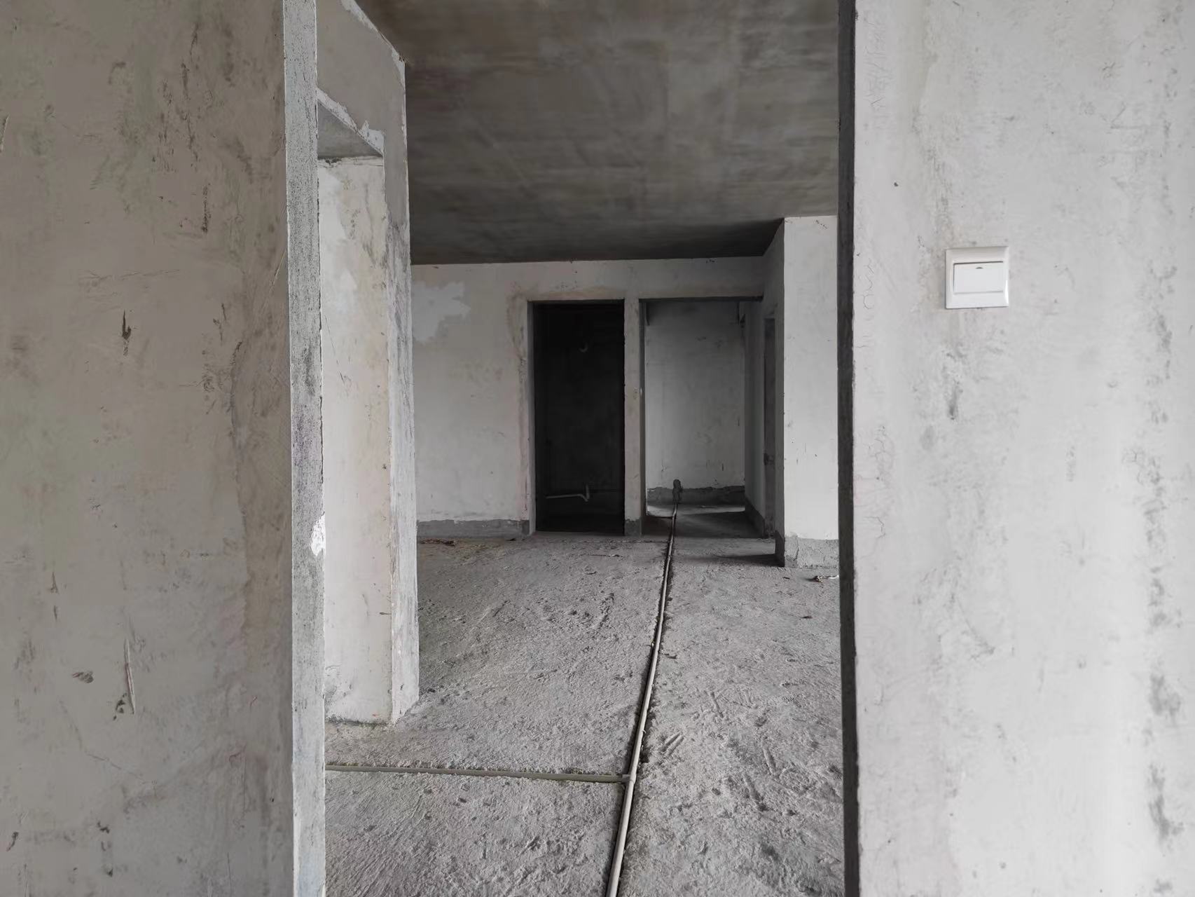 山水国际  4室2厅1卫    125.0万 山水国际  4室2厅1卫    125.0万客厅