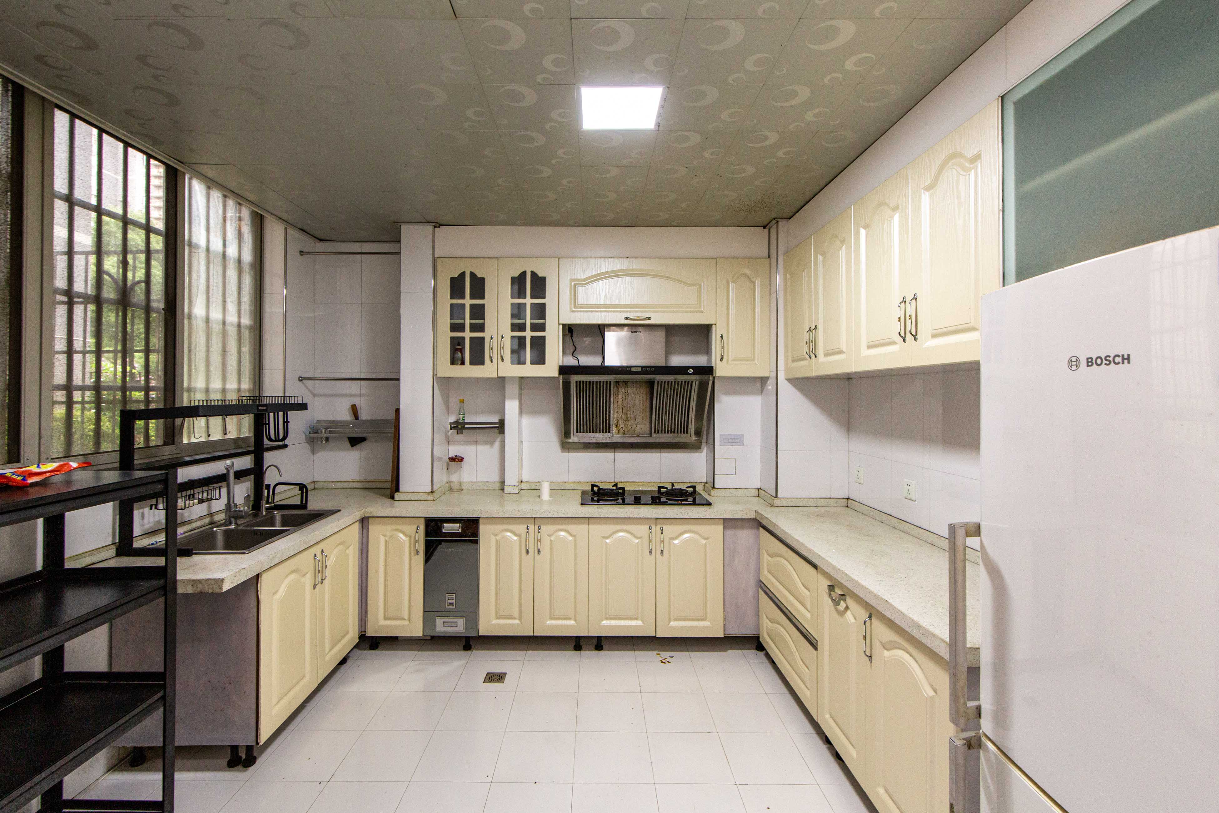 白沙湾嘉园  4室2厅2卫    130.0万 白沙湾嘉园  4室2厅2卫    130.0万厨房