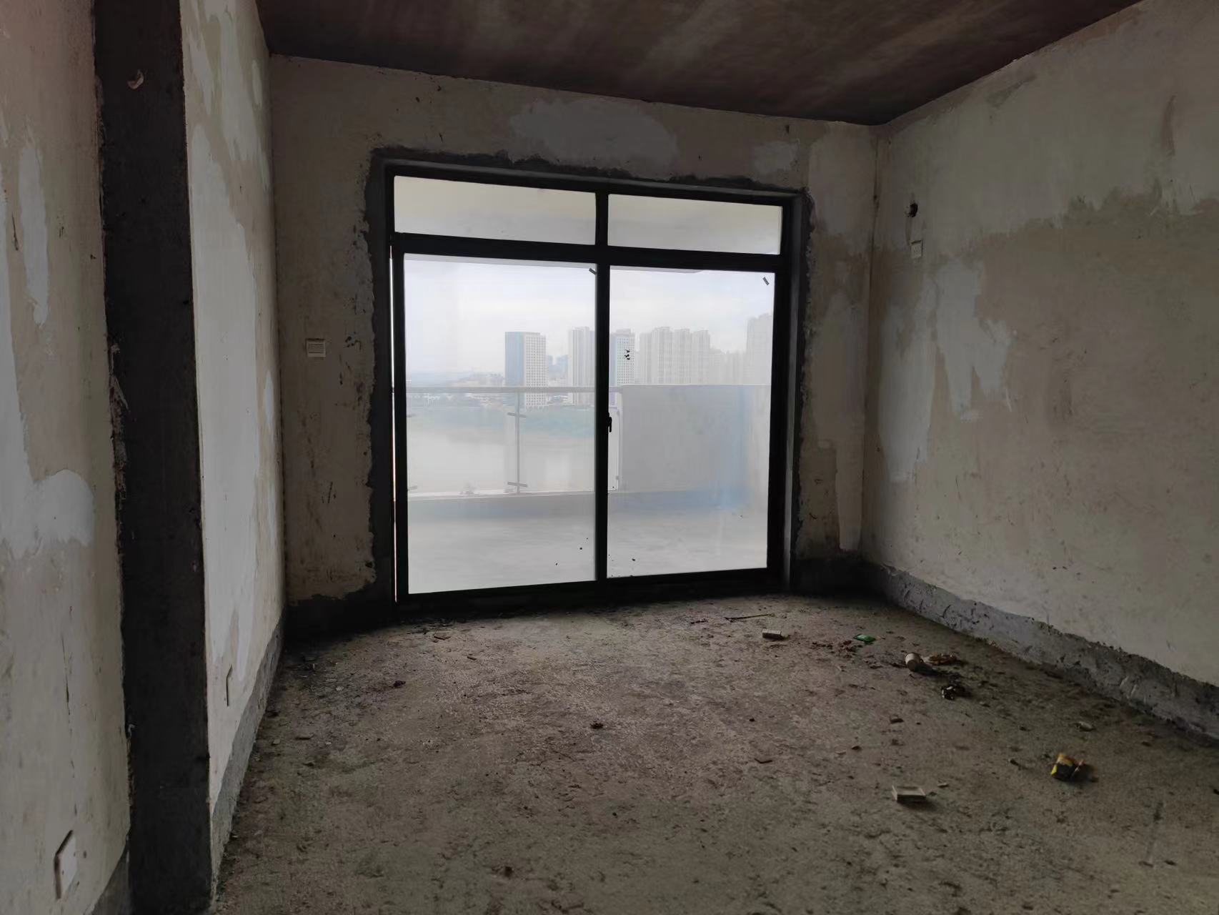 山水国际  4室2厅1卫    125.0万 山水国际  4室2厅1卫    125.0万客厅