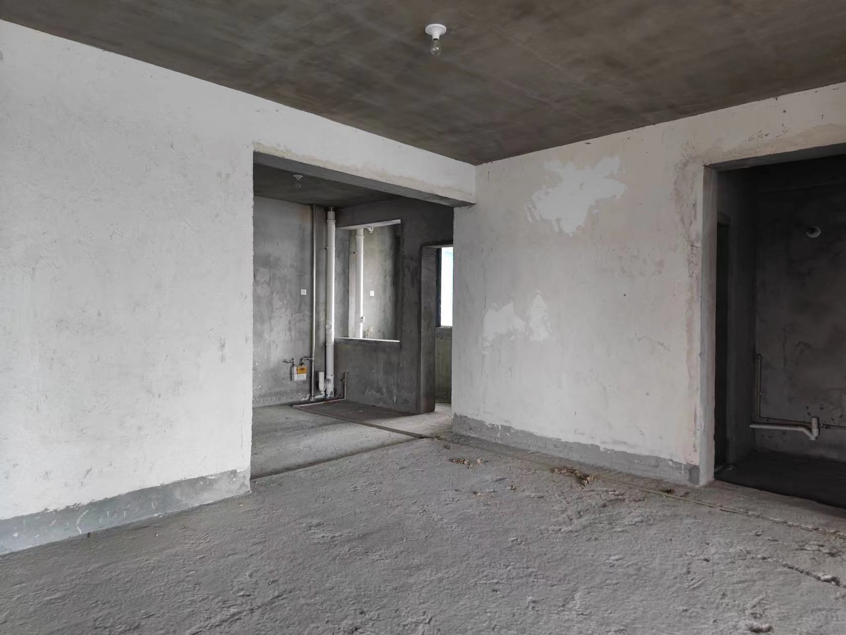 山水国际  4室2厅1卫    125.0万 山水国际  4室2厅1卫    125.0万客厅