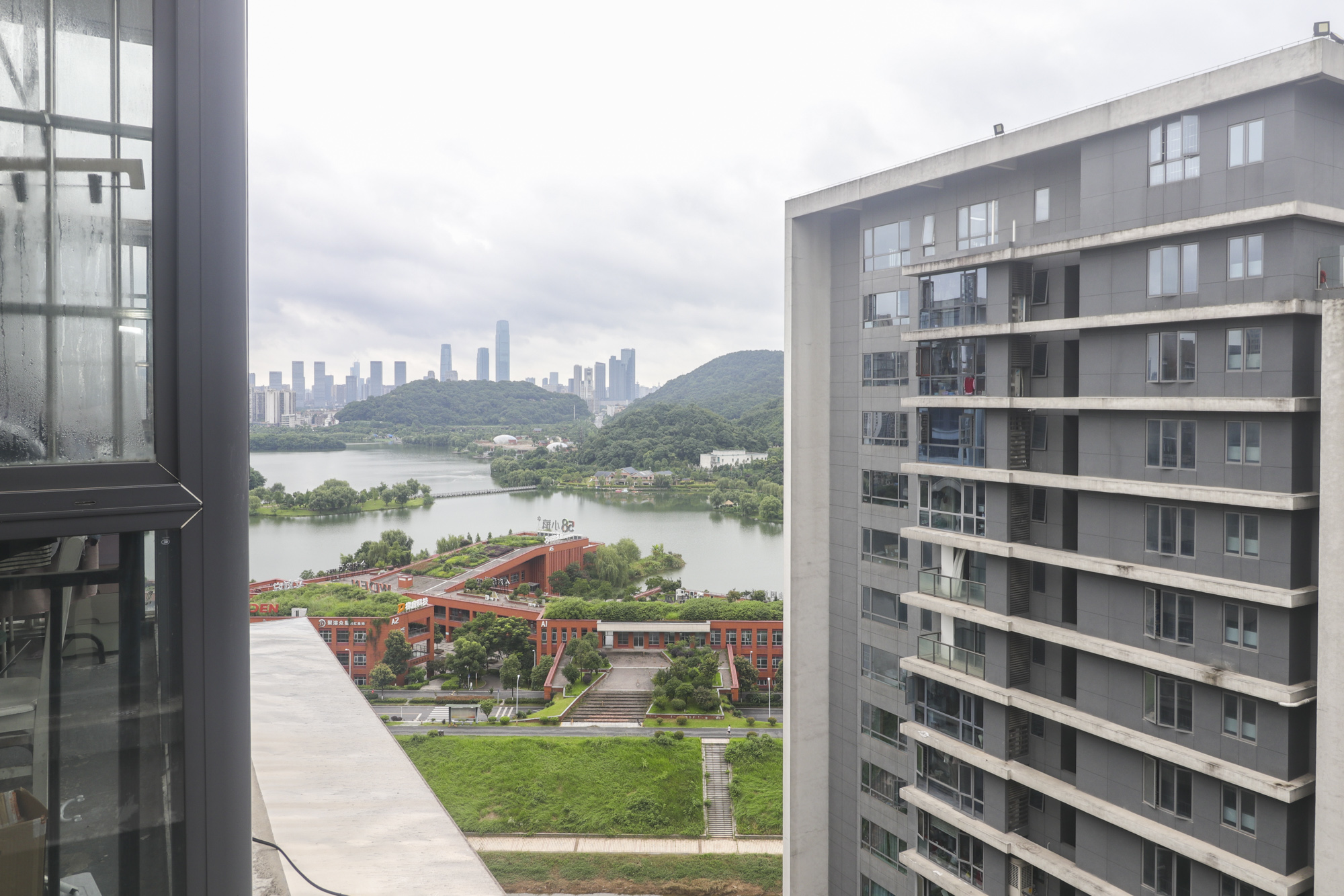 龙王港社区  2室2厅1卫   90.00万阳台