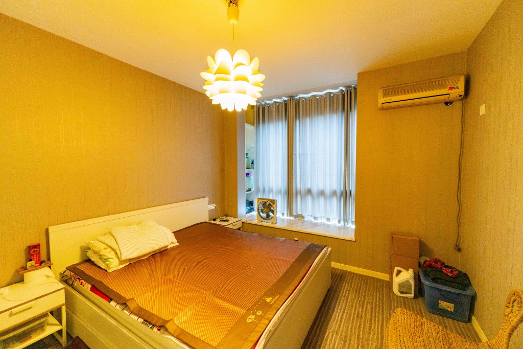 尊邸华庭  2室2厅1卫   80.00万卧室