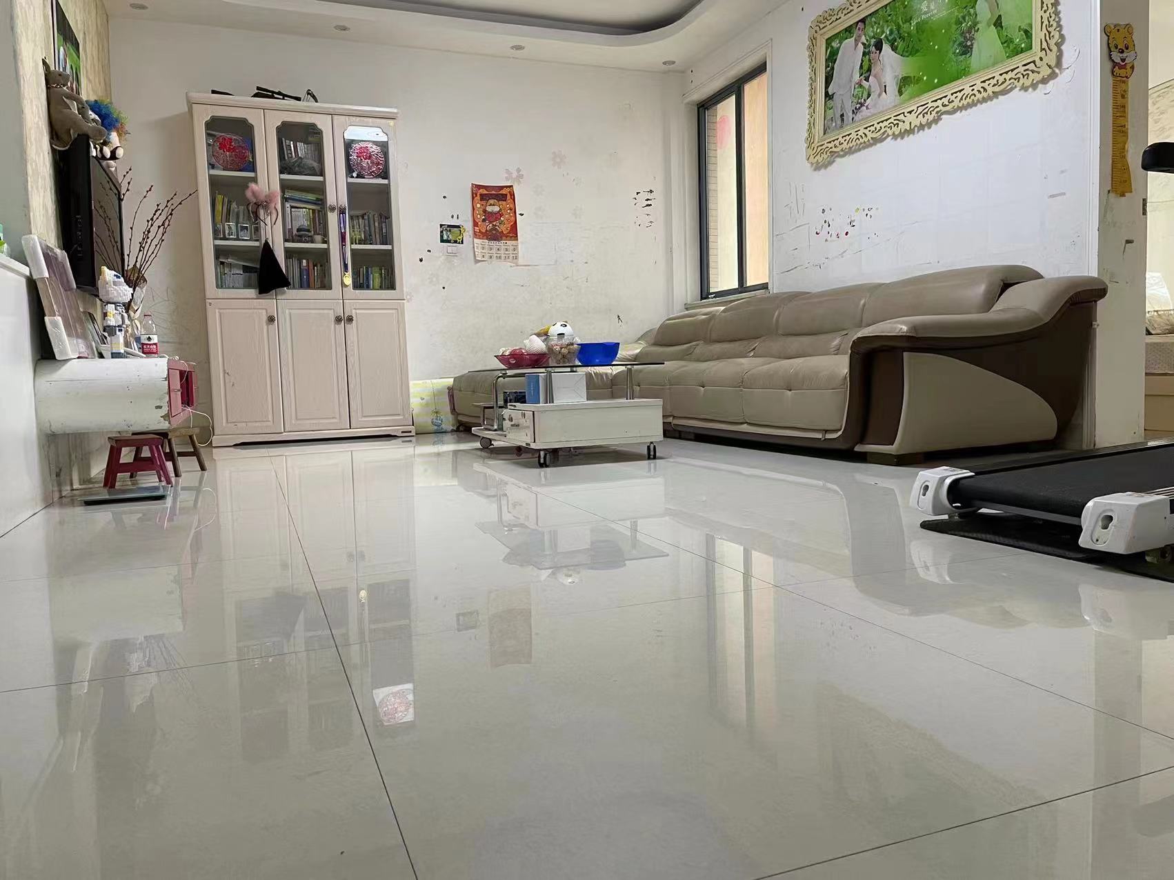 天泉一品  3室2厅1卫    70.8万 天泉一品  3室2厅1卫    70.8万客厅