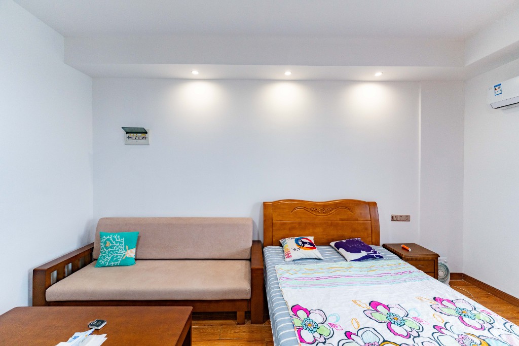 新世界广场  1室1厅1卫    29.8万卧室