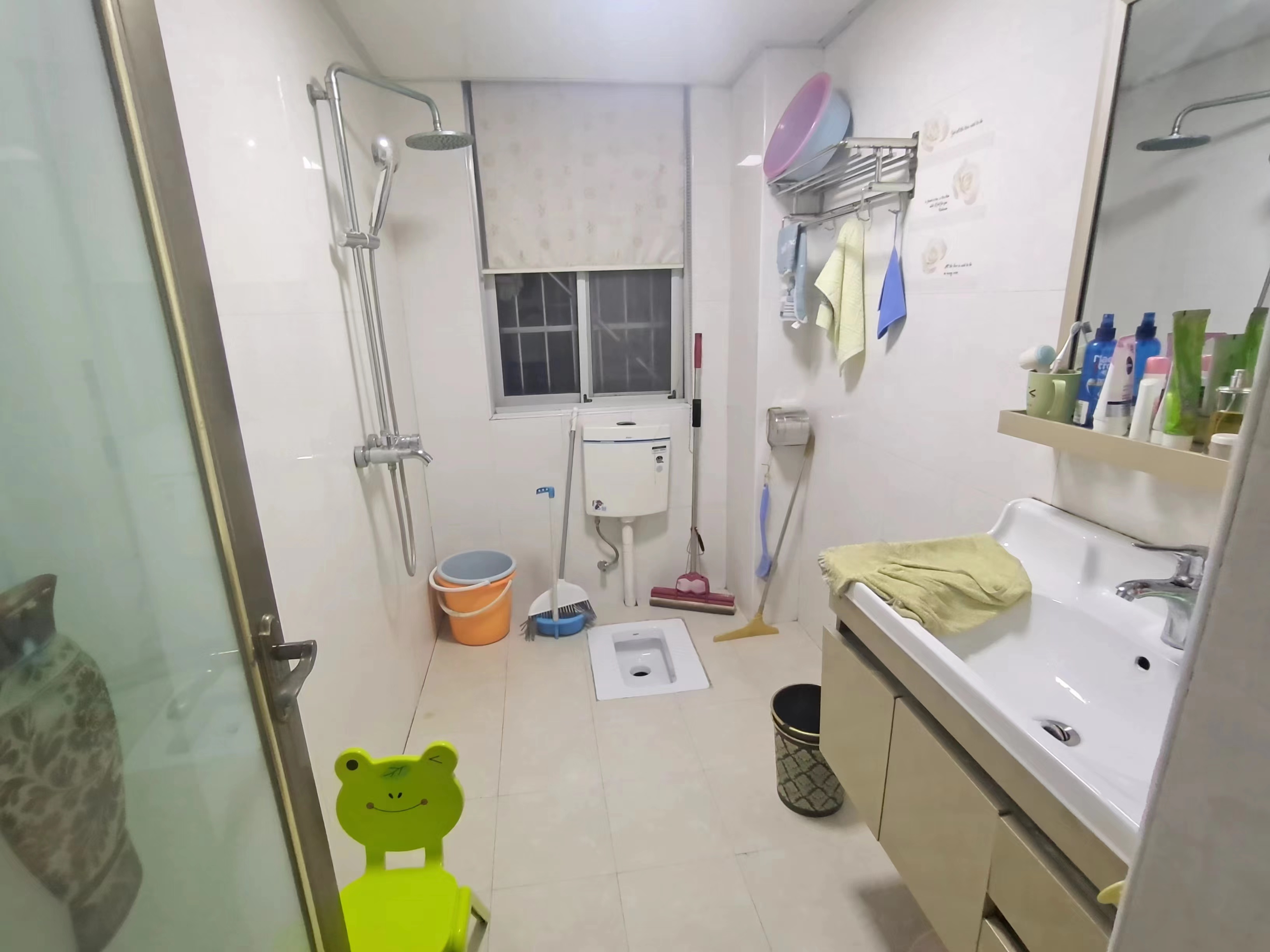 伟大国际 3室2厅2卫 65.0万 伟大国际 3室2厅2卫 65.0万客厅