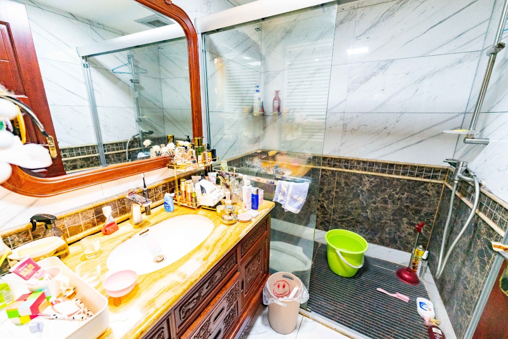 奥林匹克花园  4室2厅4卫   269.00万卫生间