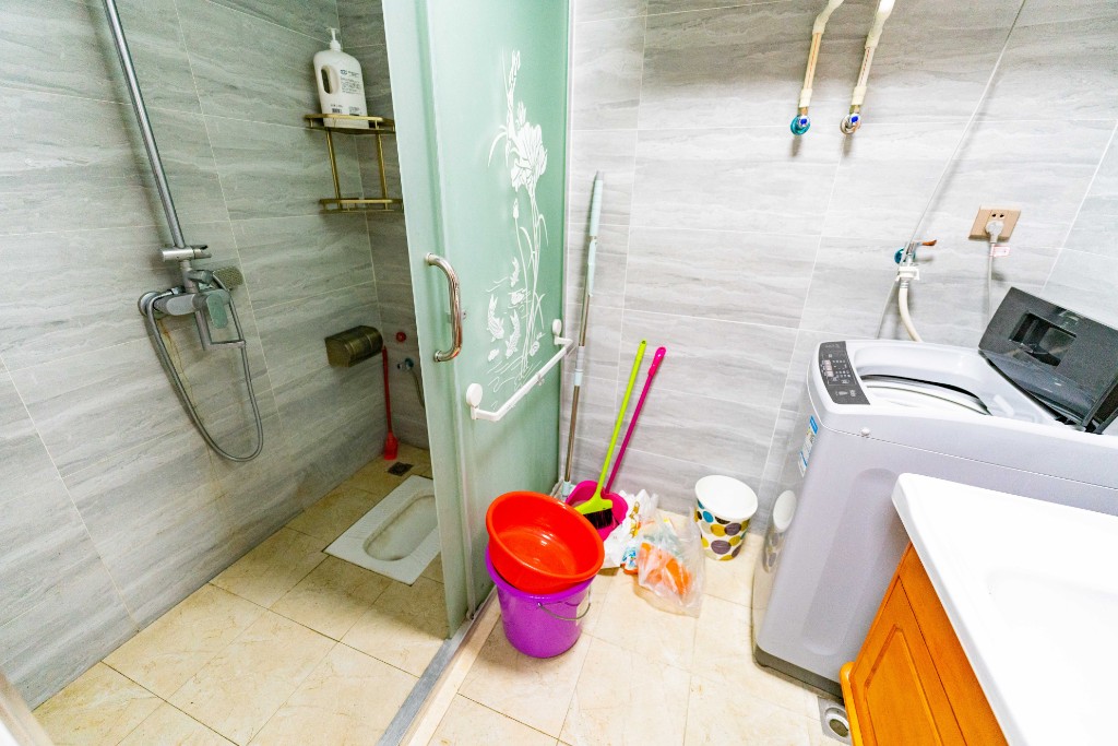 新世界广场  1室1厅1卫    29.8万卫生间