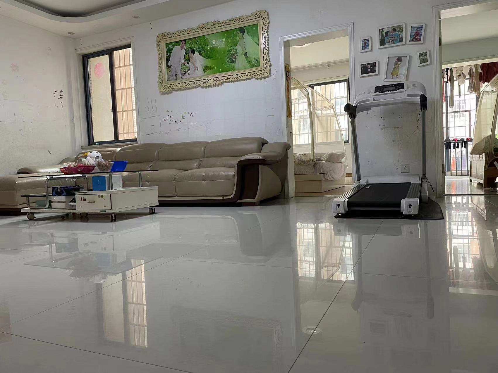 天泉一品  3室2厅1卫    70.8万 天泉一品  3室2厅1卫    70.8万客厅