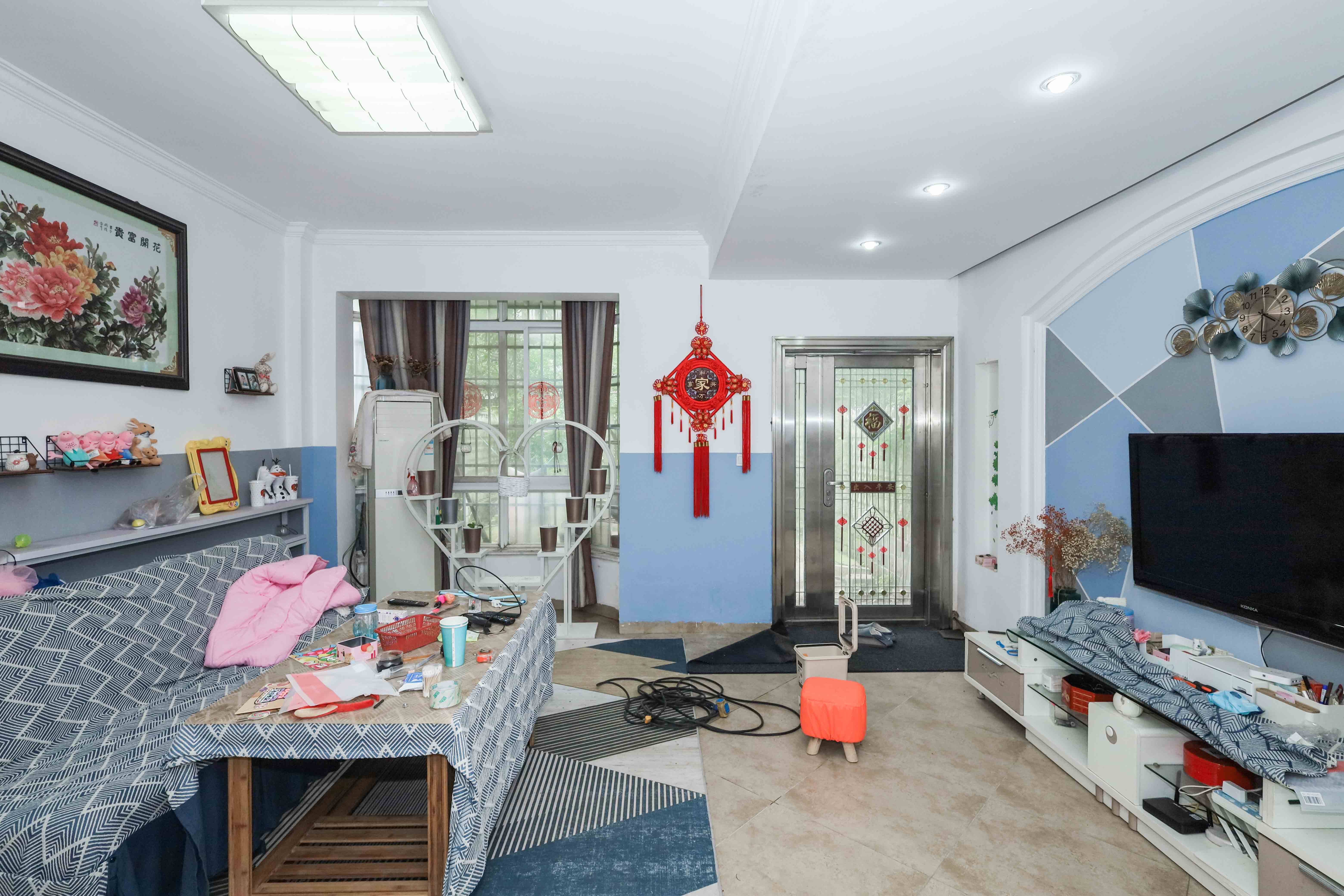 山水英伦 6室3厅3卫 275.0万 山水英伦 6室3厅3卫 275.0万客厅