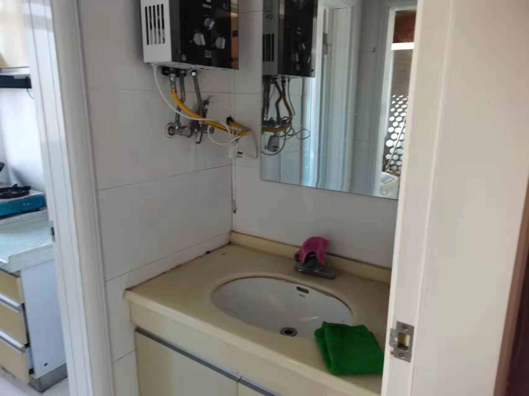 水岸春天 2室1厅1卫 43.8万 水岸春天 2室1厅1卫 43.8万客厅