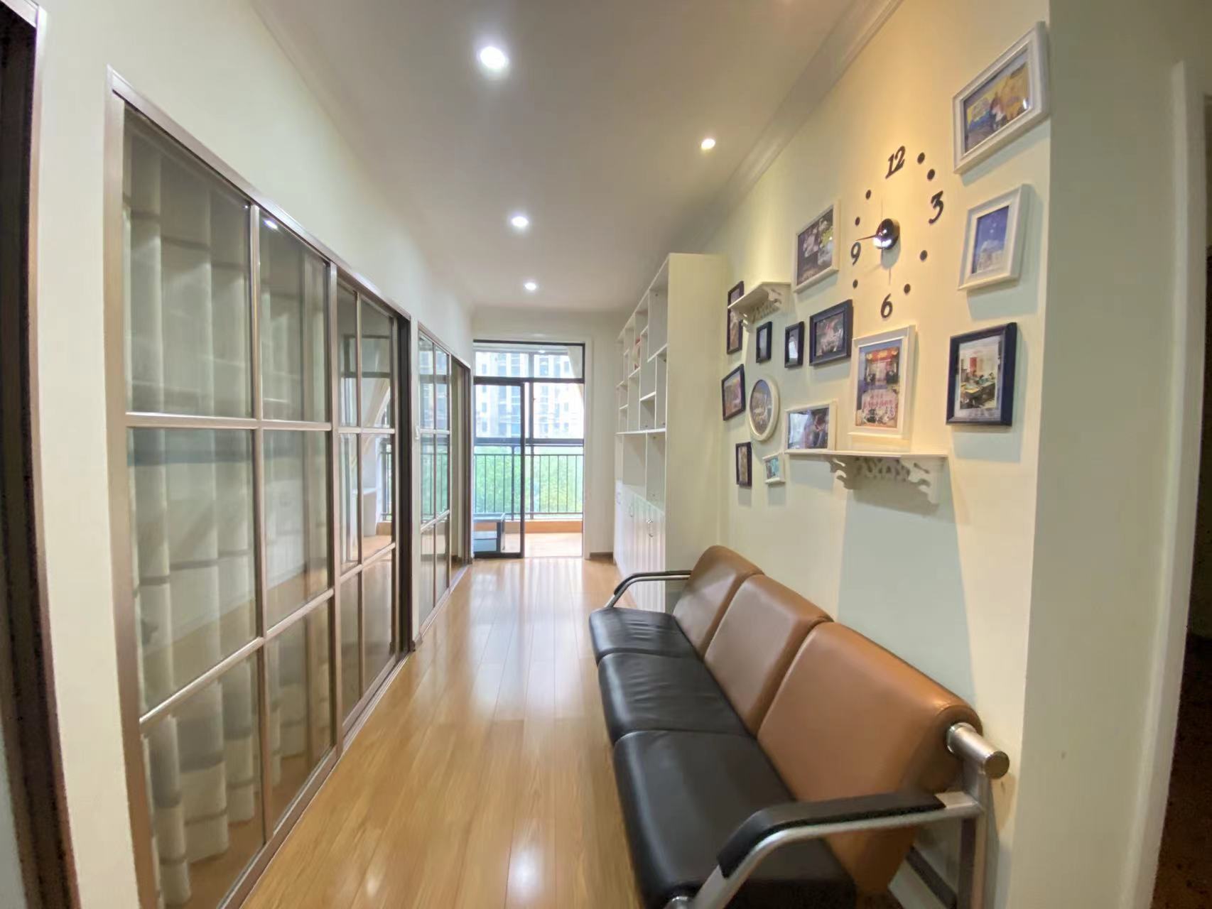 经世龙城 3室2厅2卫 66.0万 经世龙城 3室2厅2卫 66.0万客厅