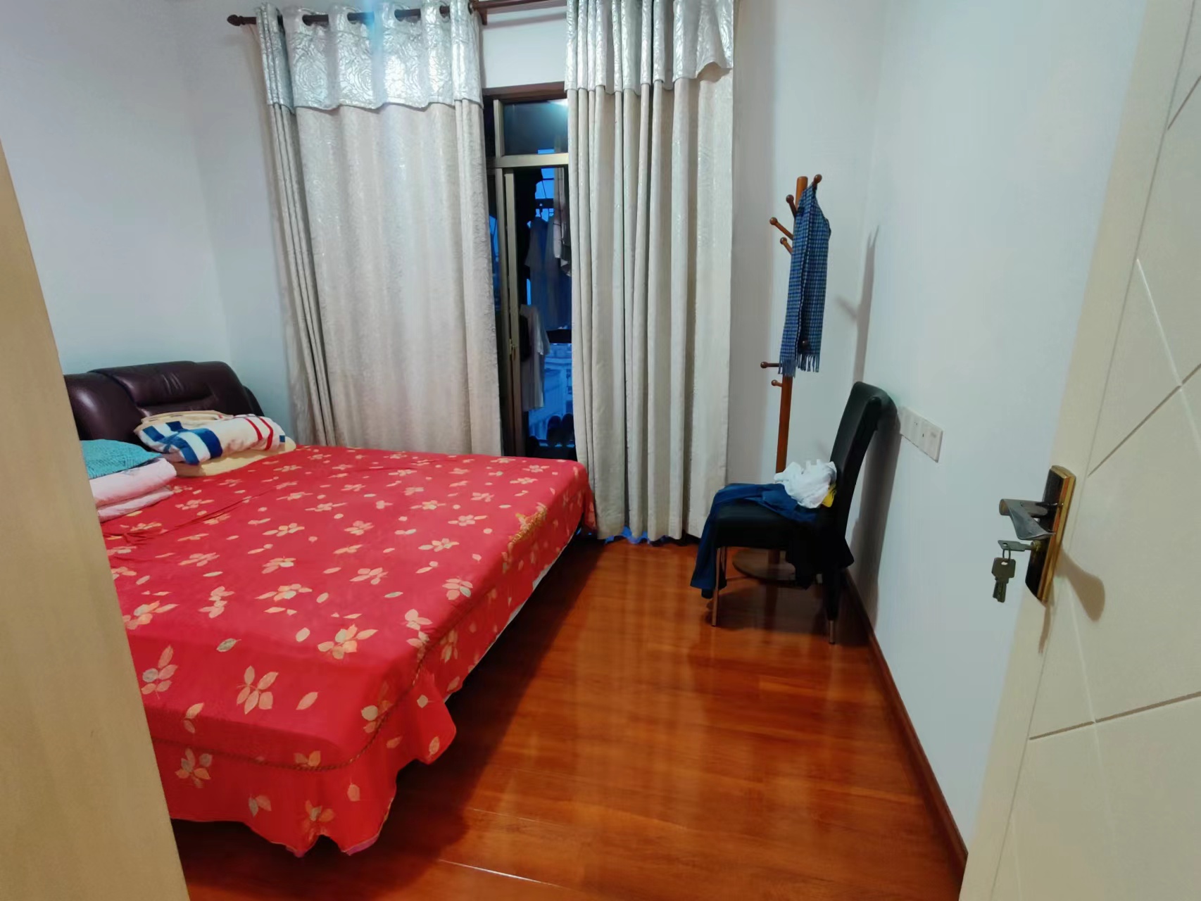 紫金名门 3室2厅1卫 58.0万 紫金名门 3室2厅1卫 58.0万客厅