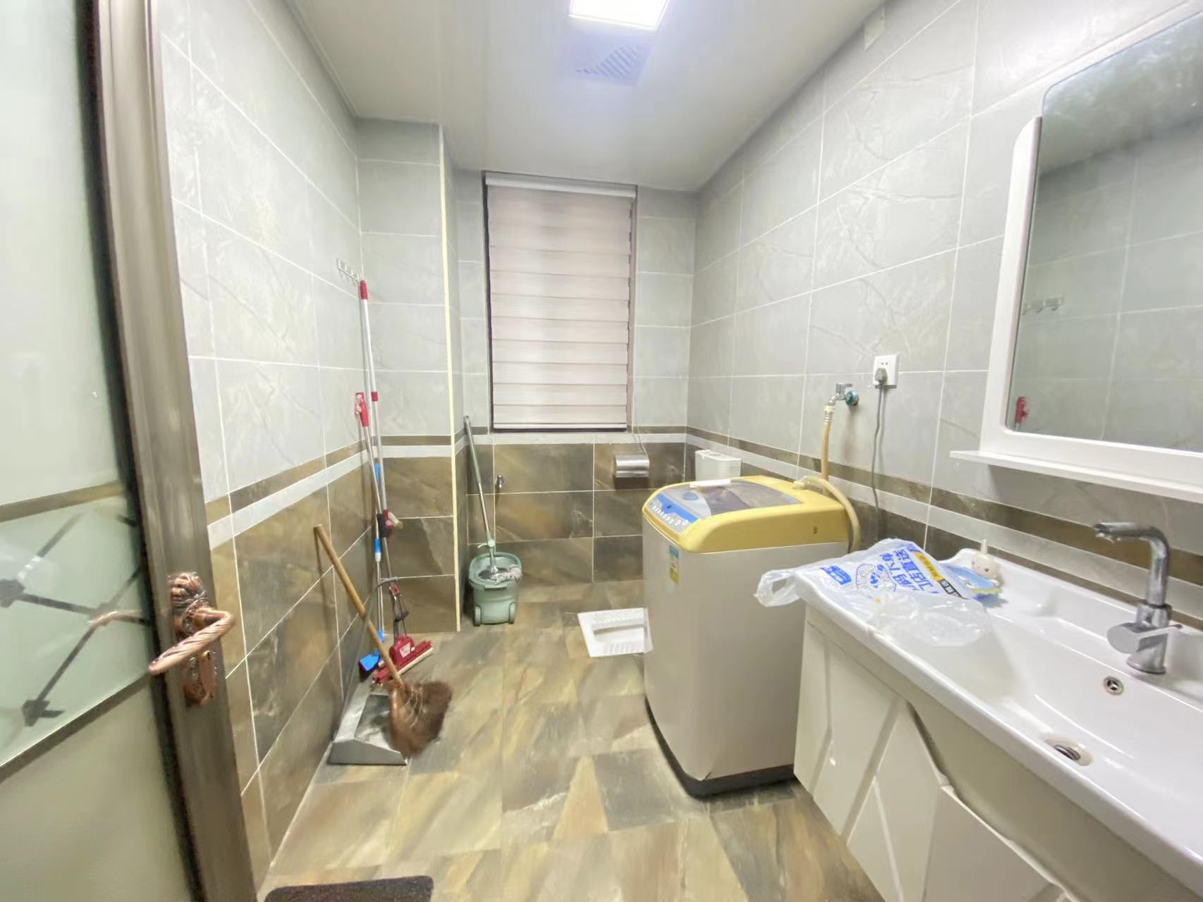 经世龙城 3室2厅2卫 66.0万 经世龙城 3室2厅2卫 66.0万客厅