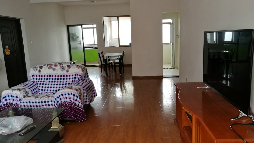 楚天花园 4室2厅1卫 62.8万 楚天花园 4室2厅1卫 62.8万客厅