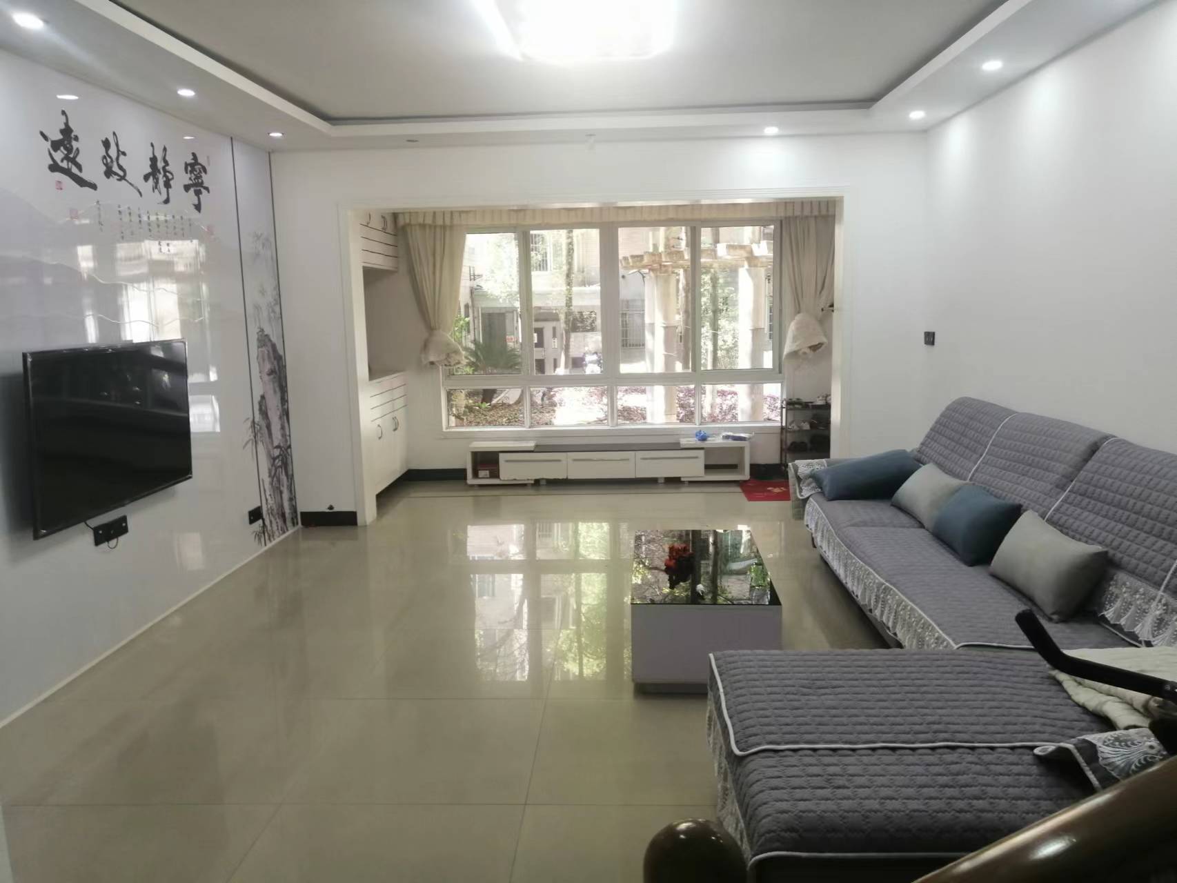 湘银二期世纪花园 3室2厅2卫 72.0万 湘银二期世纪花园 3室2厅2卫 72.0万客厅