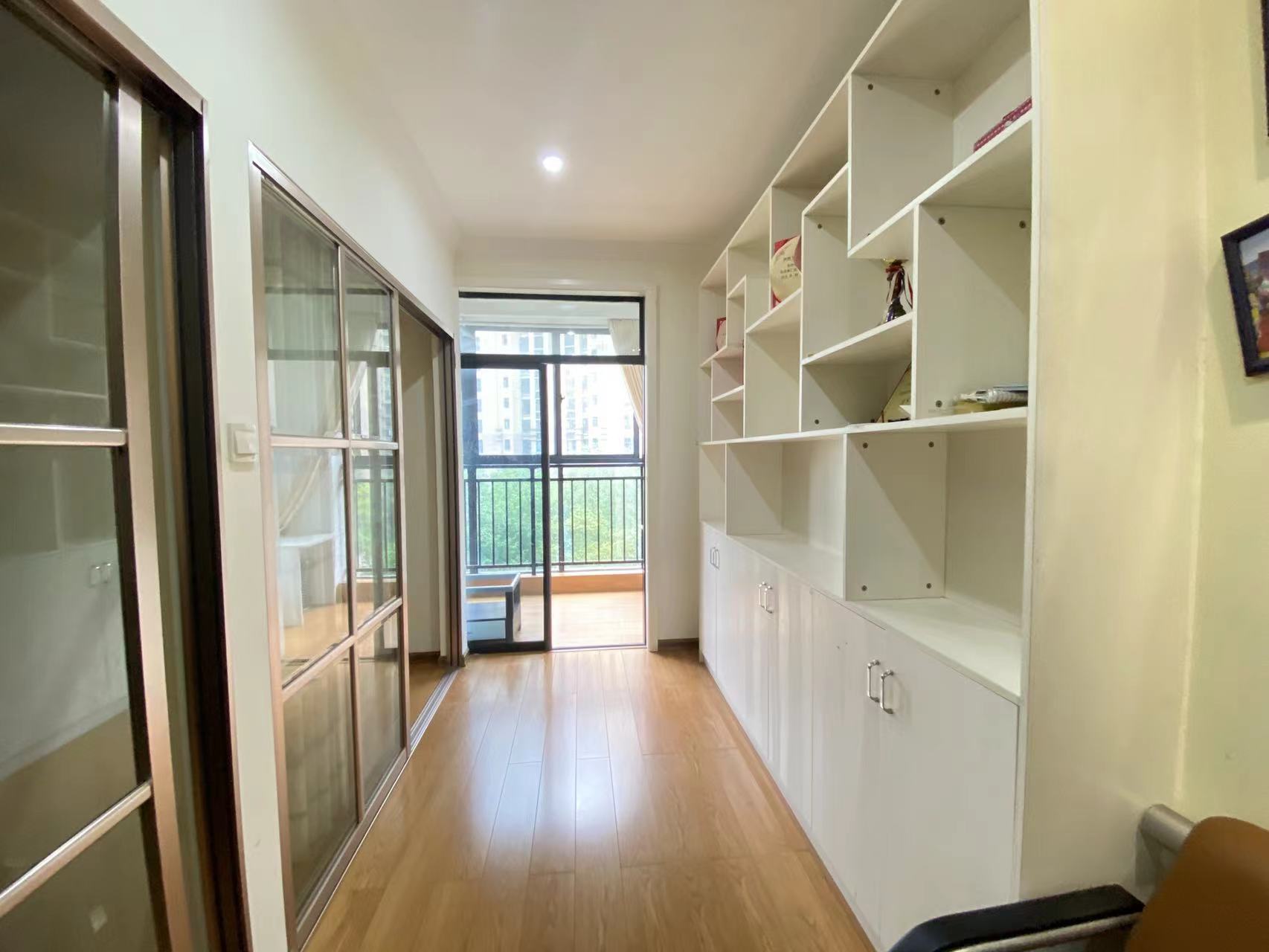 经世龙城 3室2厅2卫 66.0万 经世龙城 3室2厅2卫 66.0万客厅