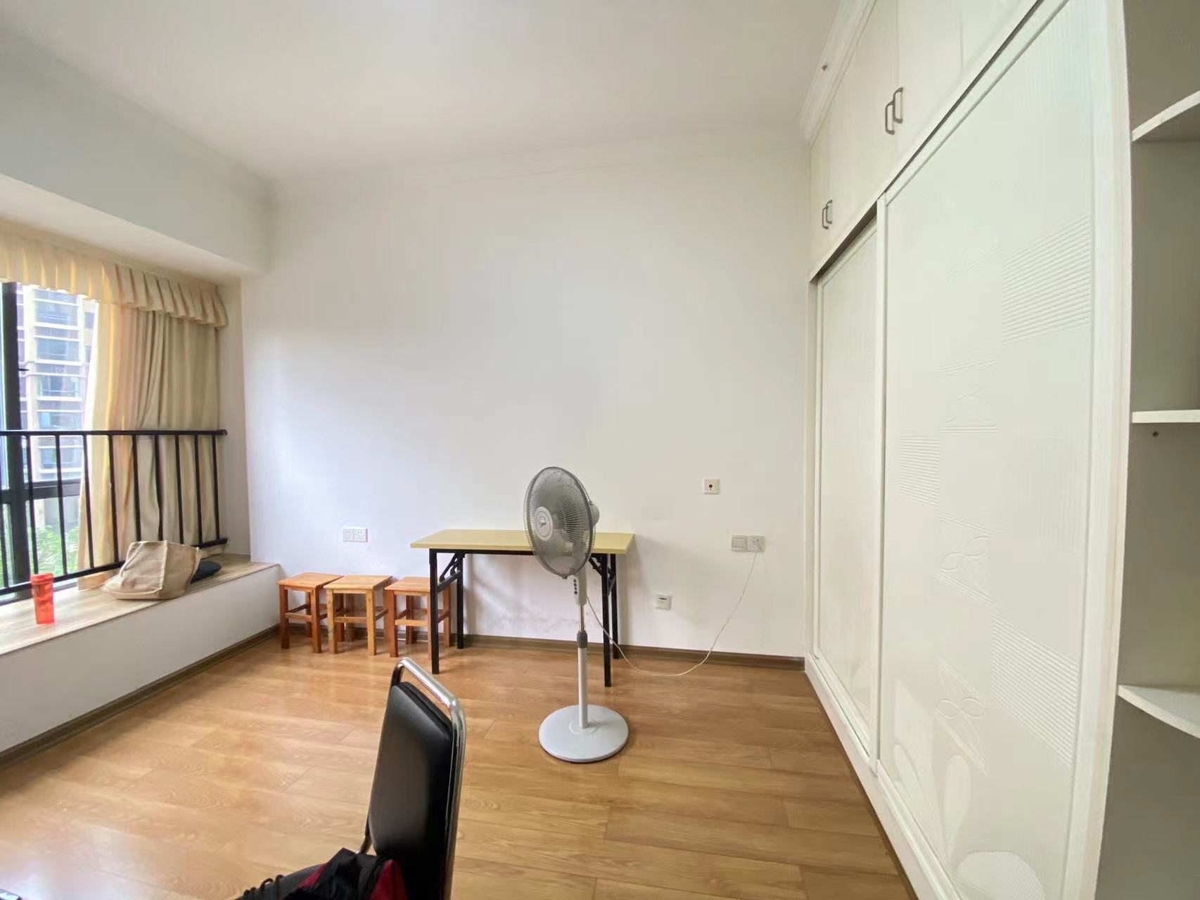 经世龙城 3室2厅2卫 66.0万 经世龙城 3室2厅2卫 66.0万客厅