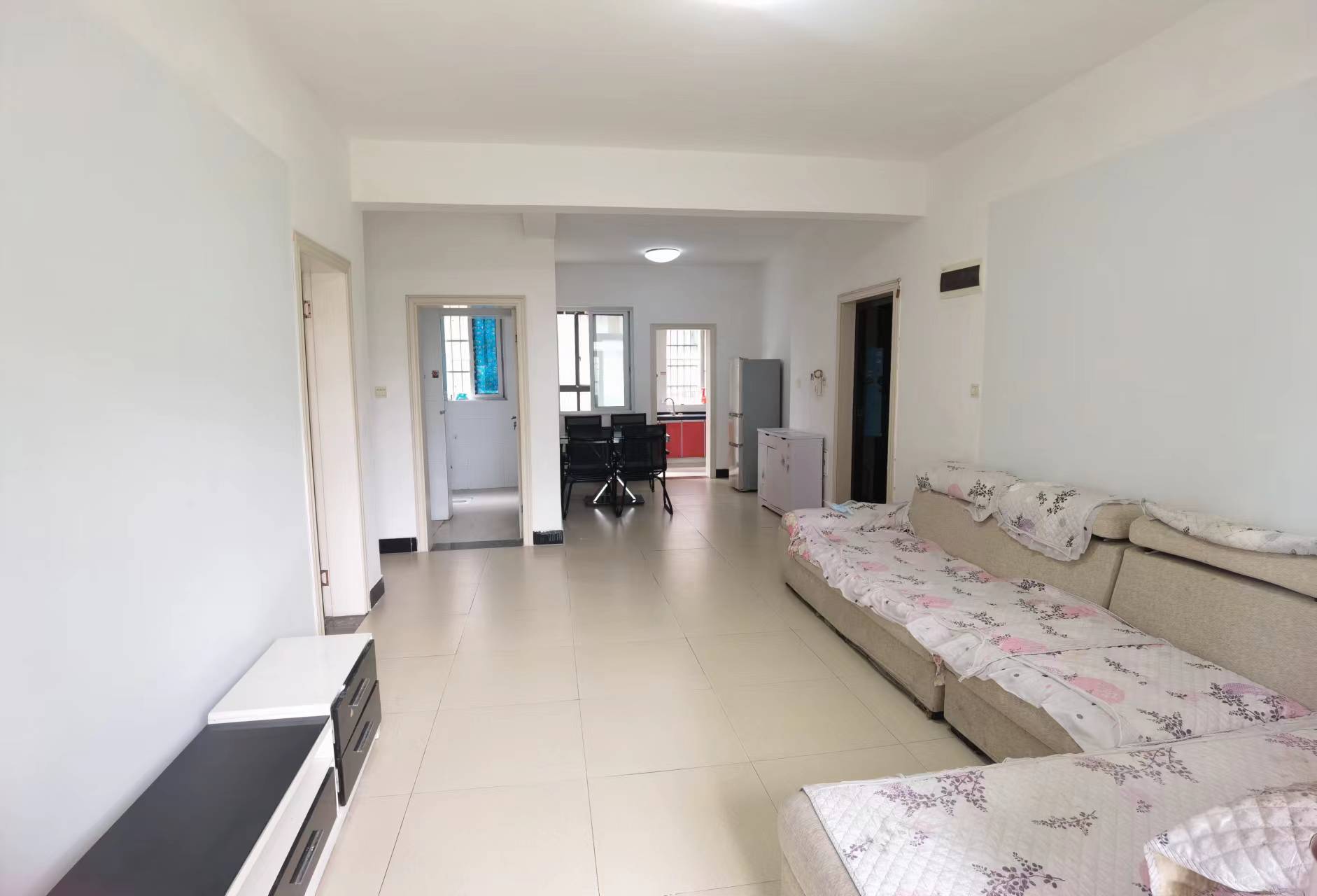 蓝筹公寓二期2-3栋  2室2厅1卫    45.0万 蓝筹公寓二期2-3栋  2室2厅1卫    45.0万客厅