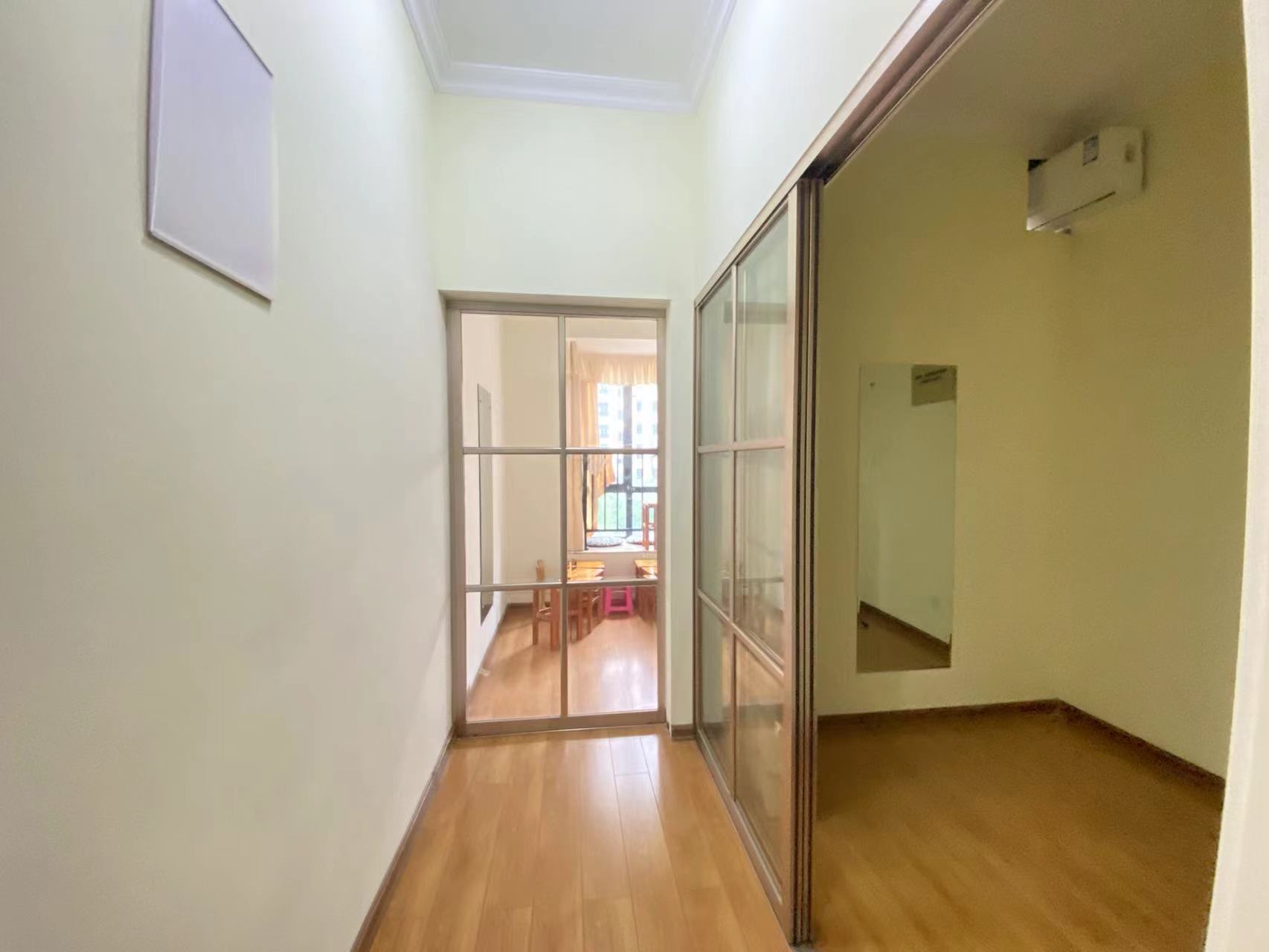 经世龙城 3室2厅2卫 66.0万 经世龙城 3室2厅2卫 66.0万客厅