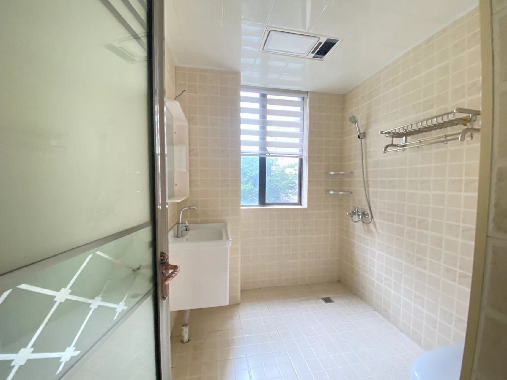 经世龙城 3室2厅2卫 66.0万 经世龙城 3室2厅2卫 66.0万客厅