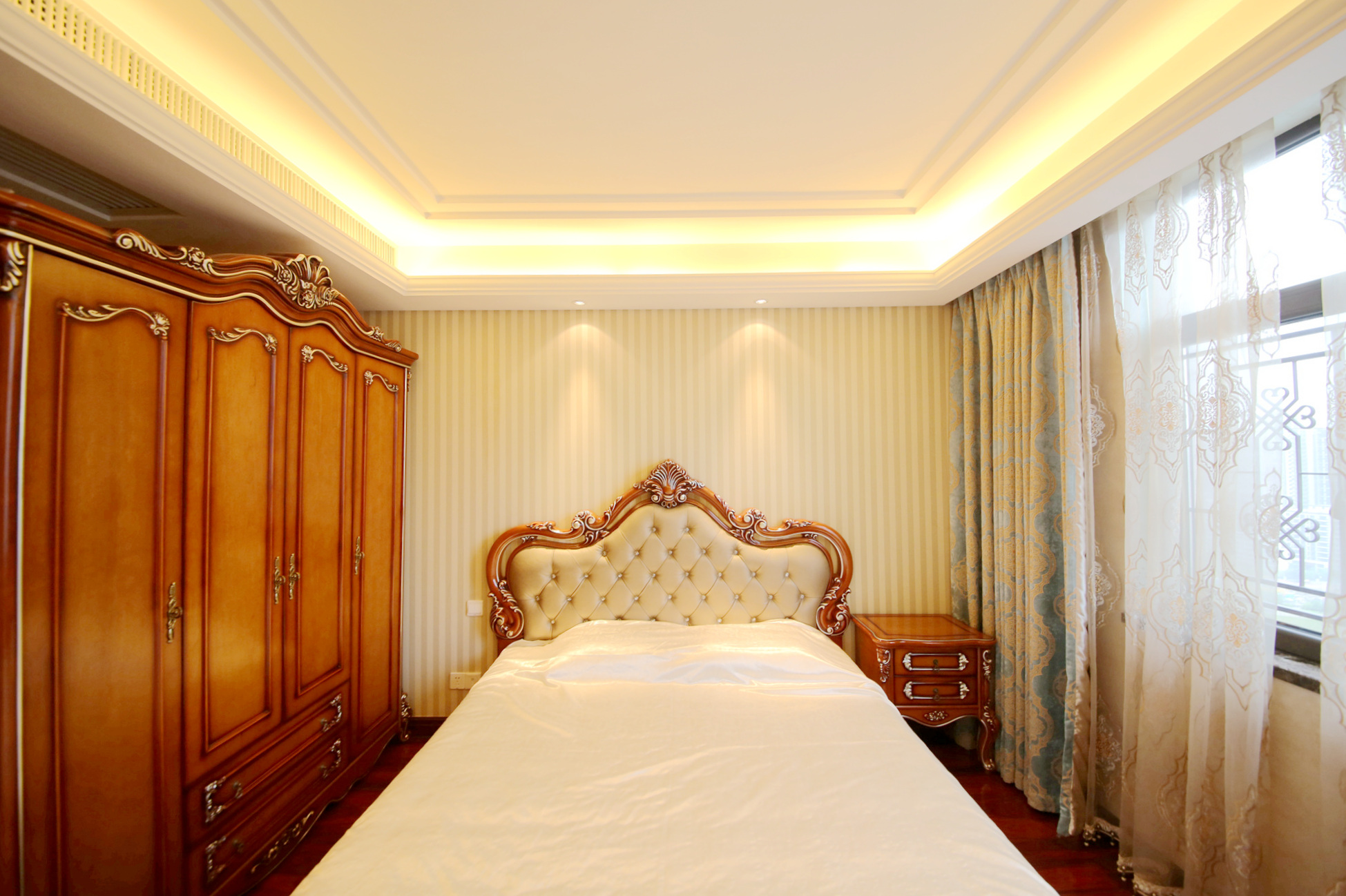 运达中央广场一、二期  3室2厅2卫    370.0万卧室