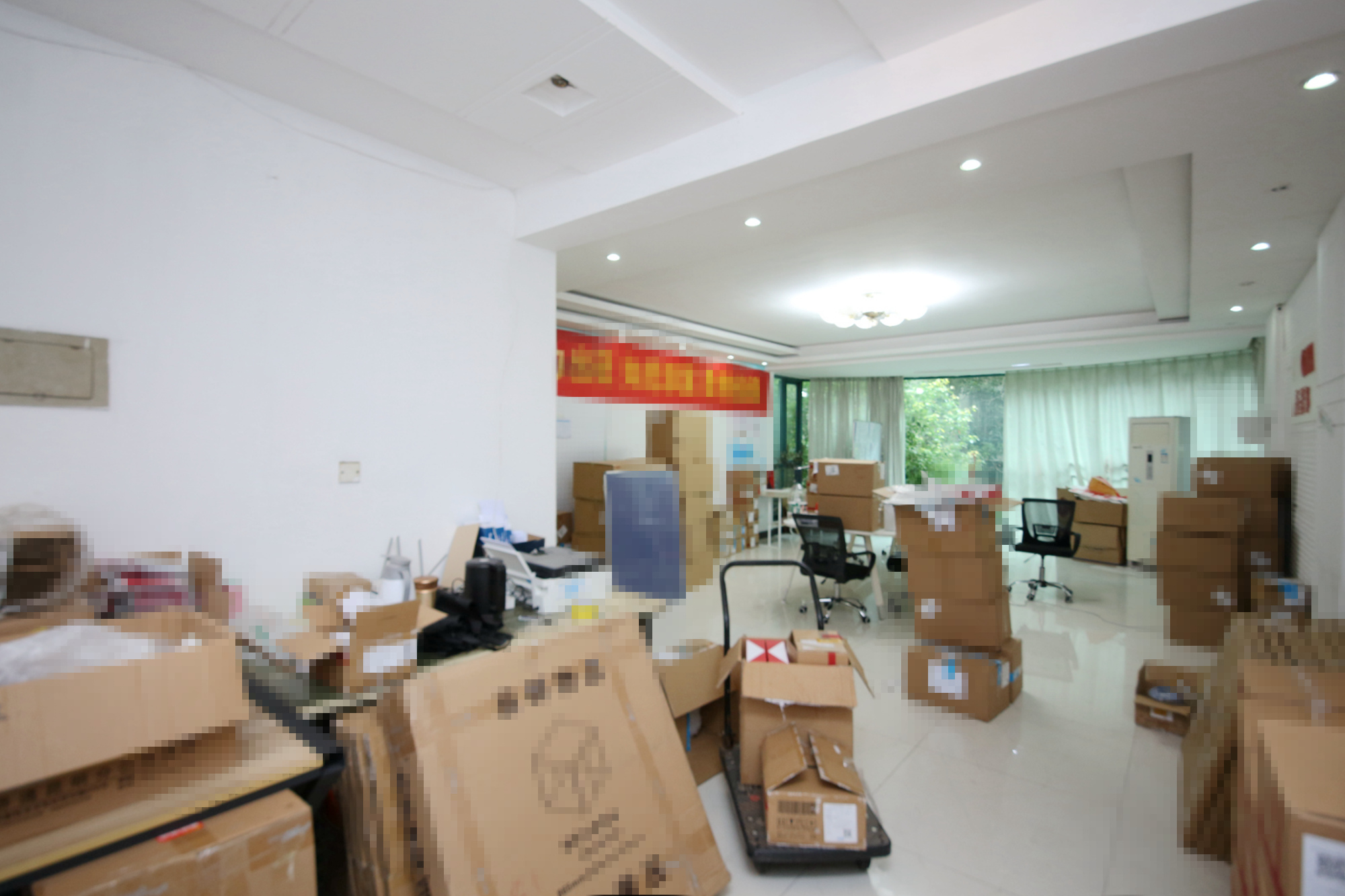金色华庭  4室2厅1卫   159.00万客厅