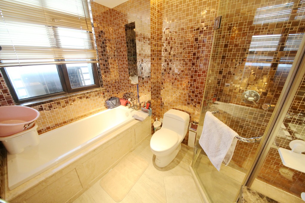 运达中央广场一、二期  3室2厅2卫    370.0万卫生间