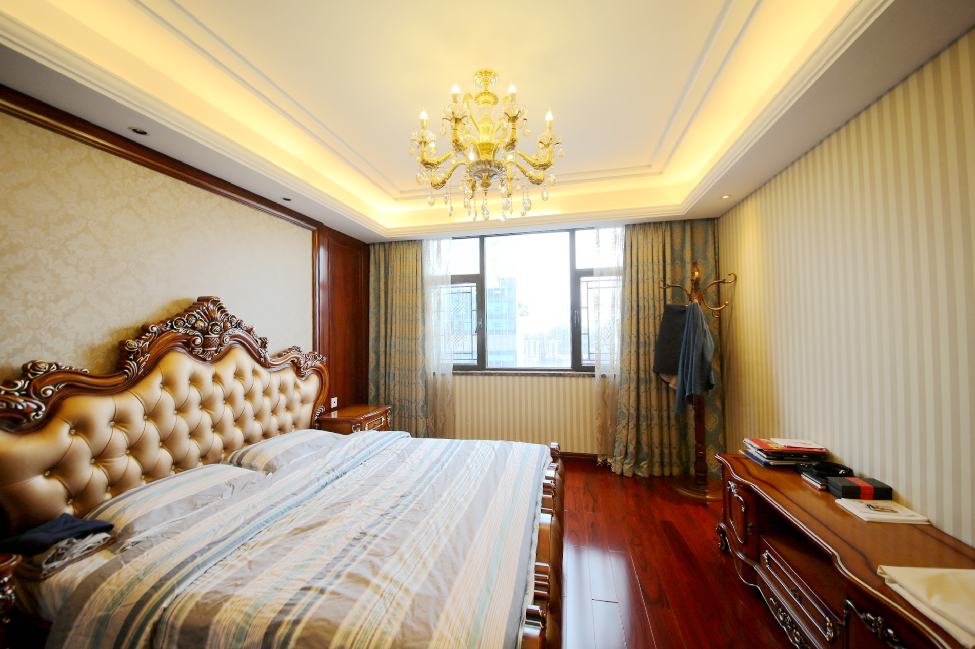 运达中央广场一、二期  3室2厅2卫    370.0万卧室