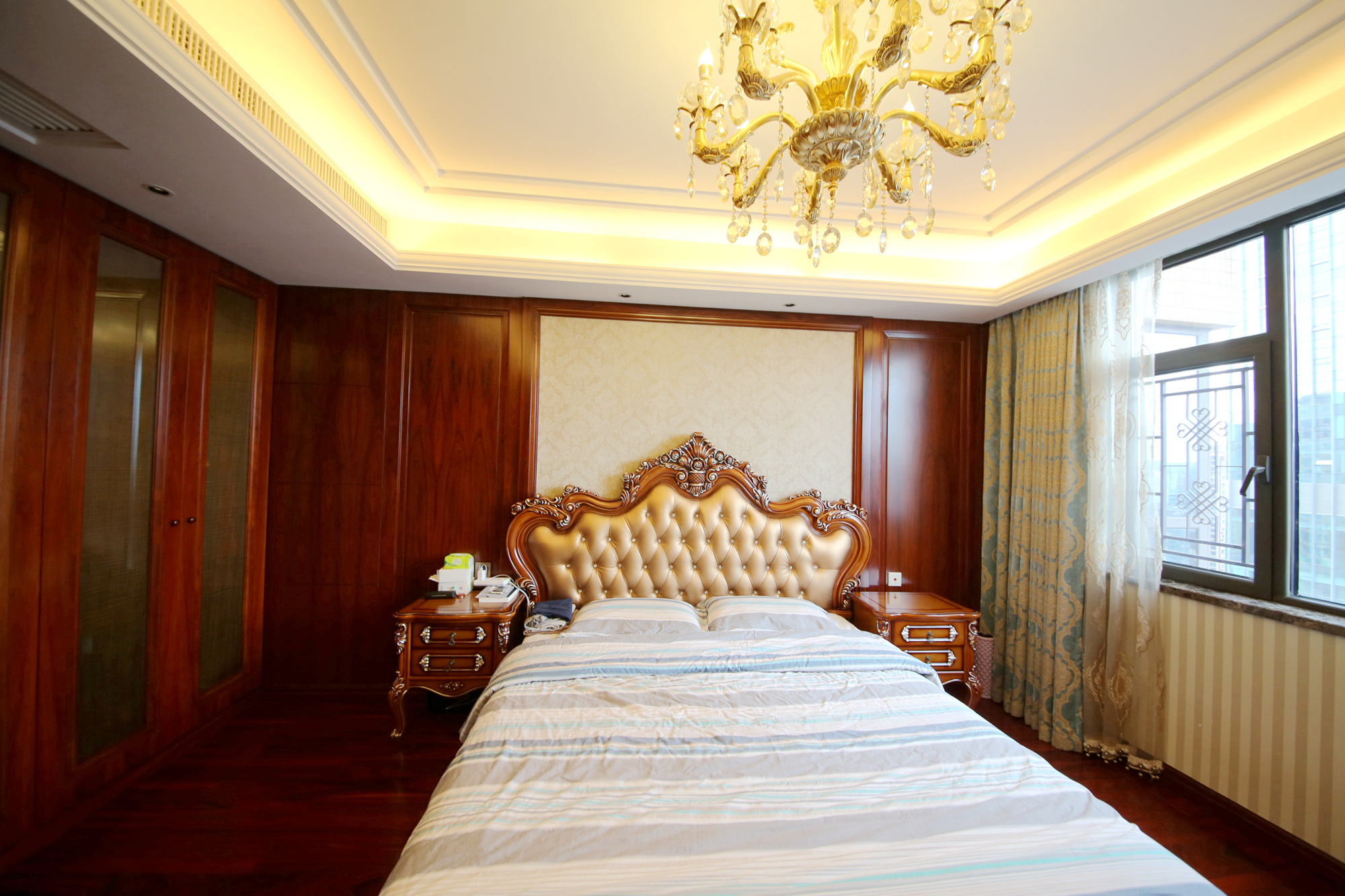 运达中央广场一、二期  3室2厅2卫    370.0万卧室