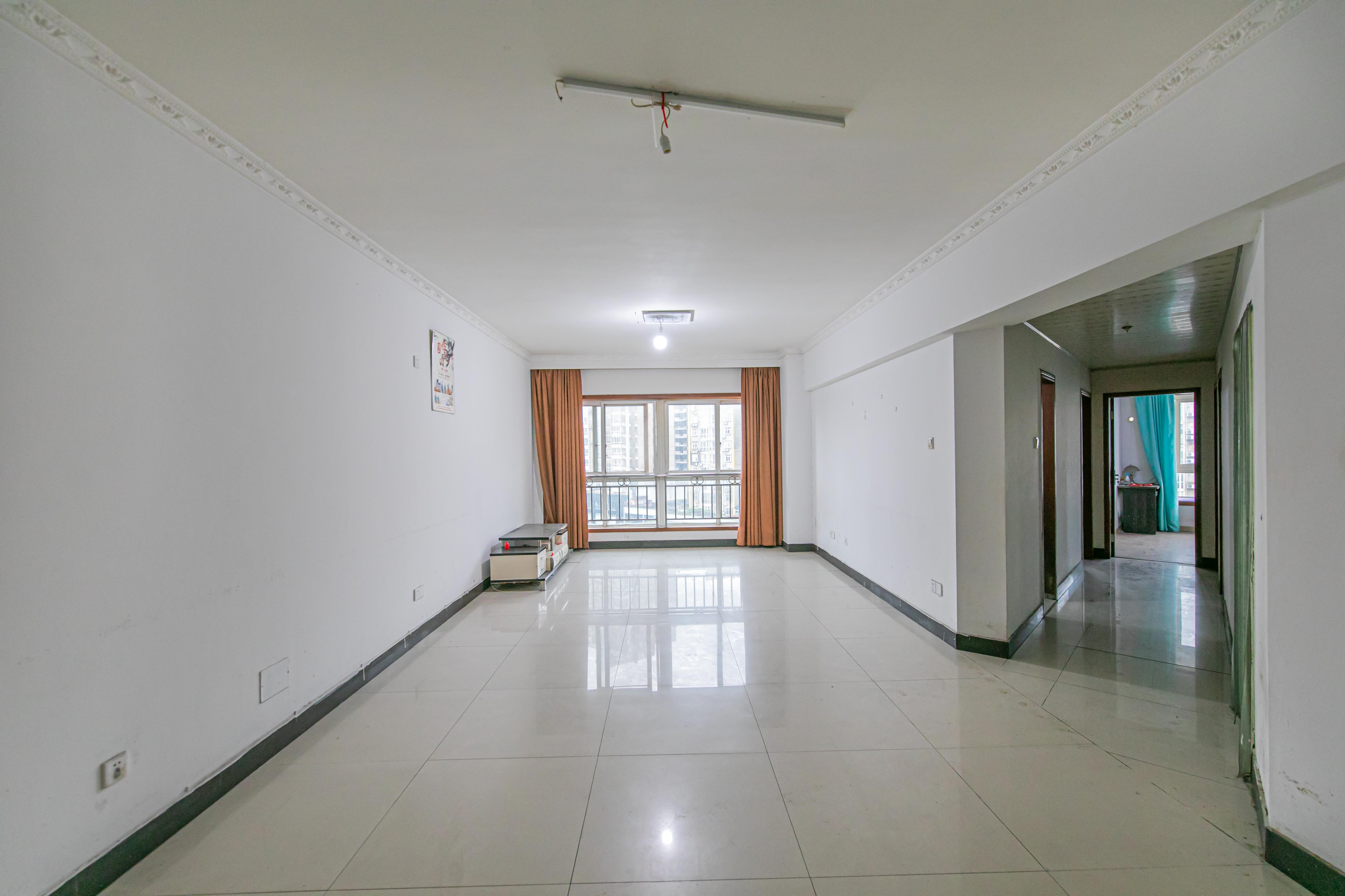 开源鑫阁 4室2厅2卫 95.5万 开源鑫阁 4室2厅2卫 95.5万客厅