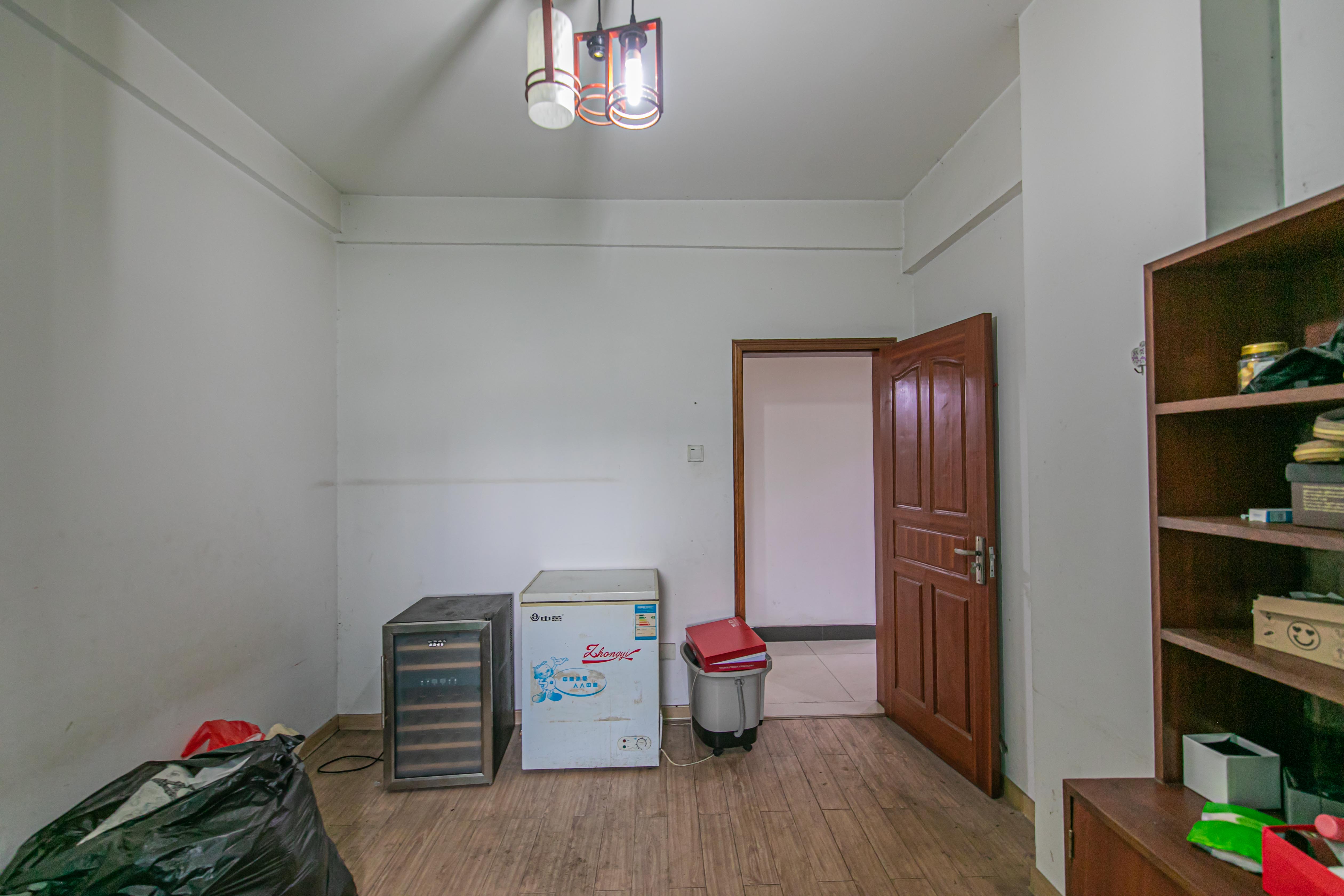 开源鑫阁 4室2厅2卫 95.5万 开源鑫阁 4室2厅2卫 95.5万卧室