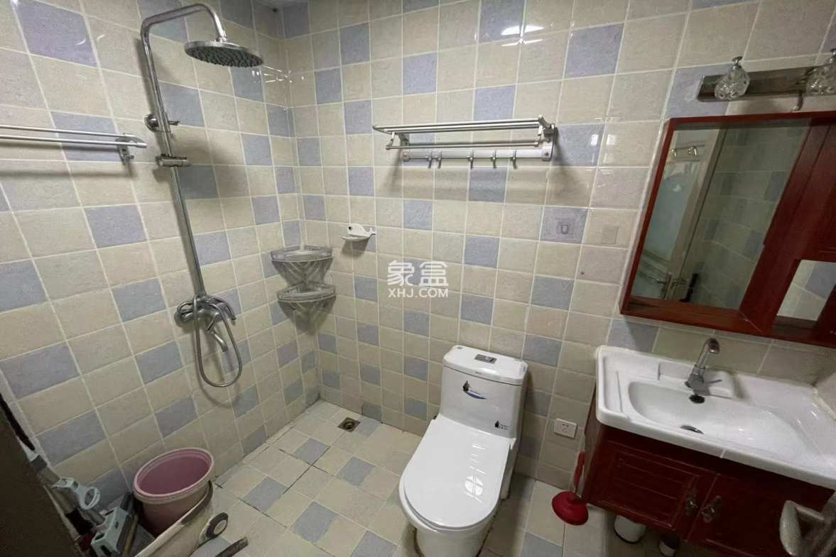 庐山一号  1室1厅1卫    27.0万 庐山一号  1室1厅1卫    27.0万客厅