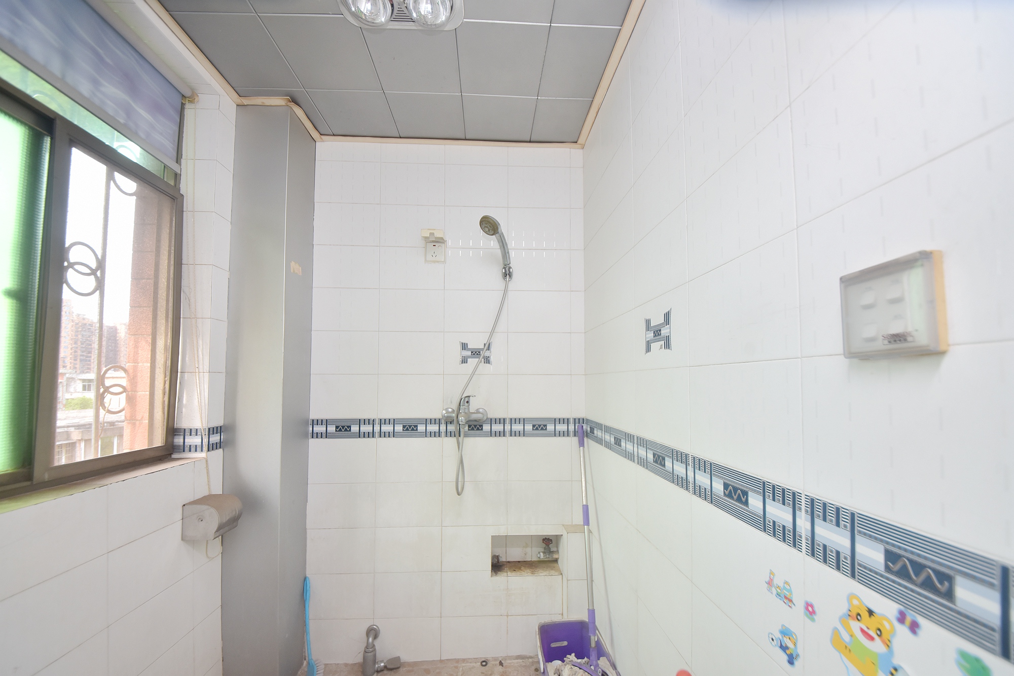 新华园  3室2厅1卫    50.0万卫生间