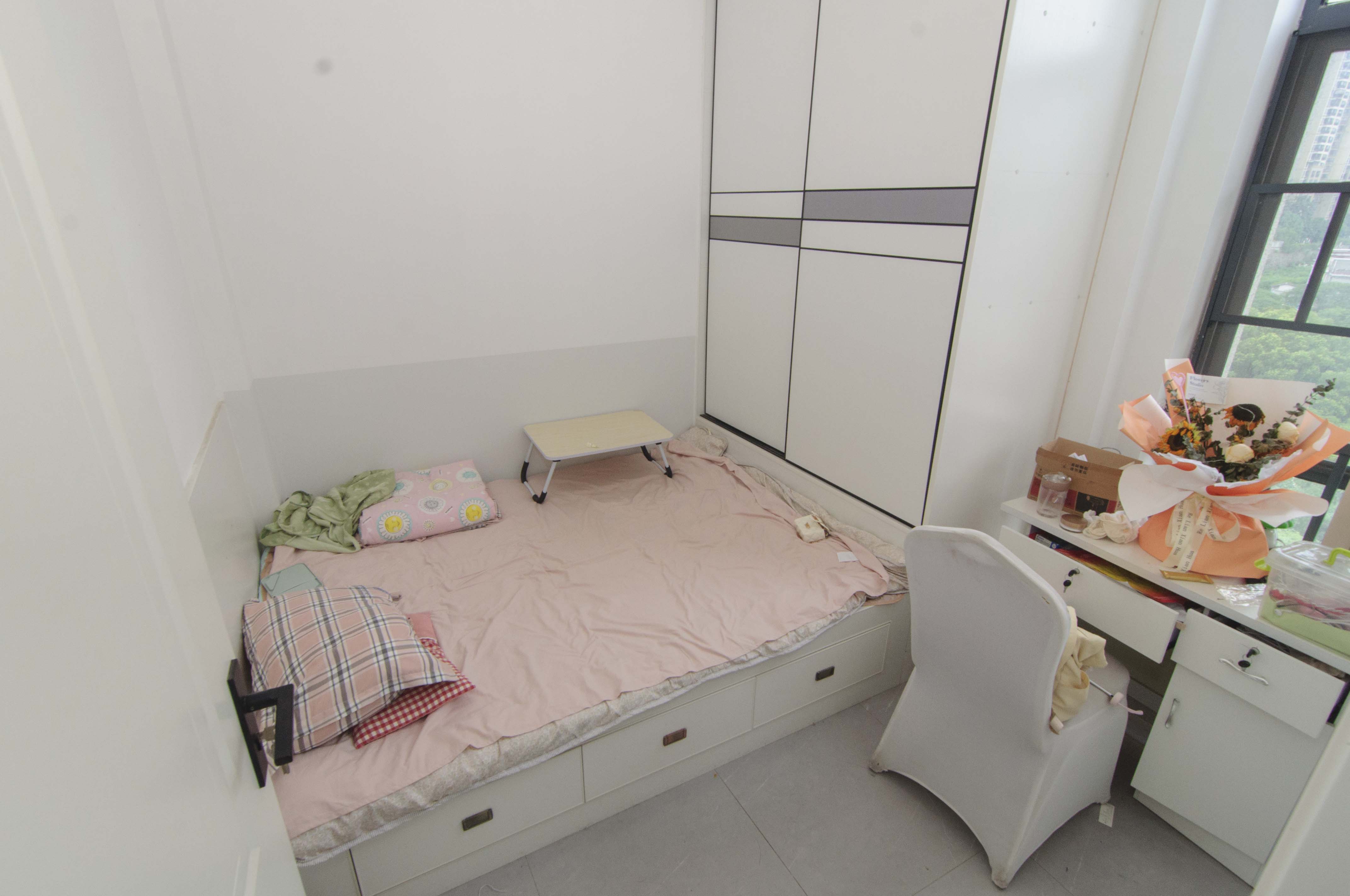 江南华府  2室2厅1卫   108.00万卧室